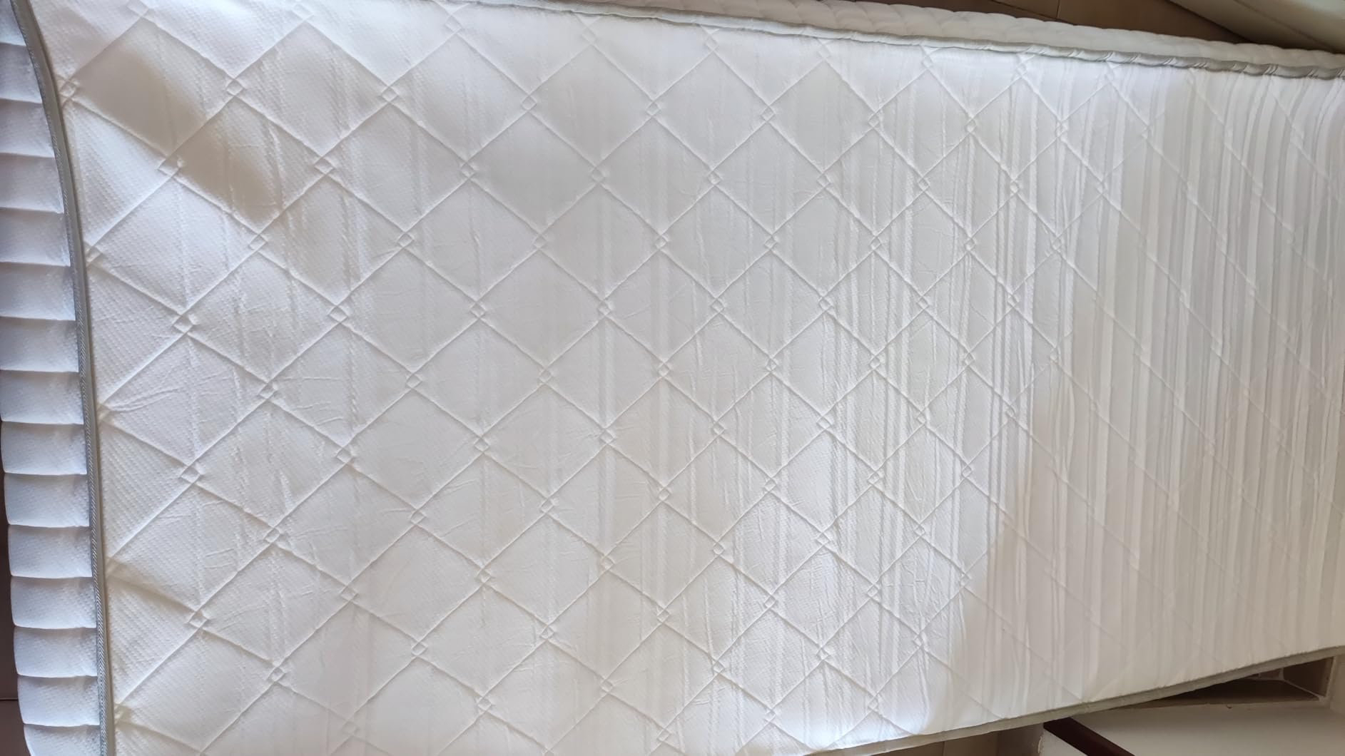 AmazonBasics Materasso Memory Foam 90x190 H3 20cm