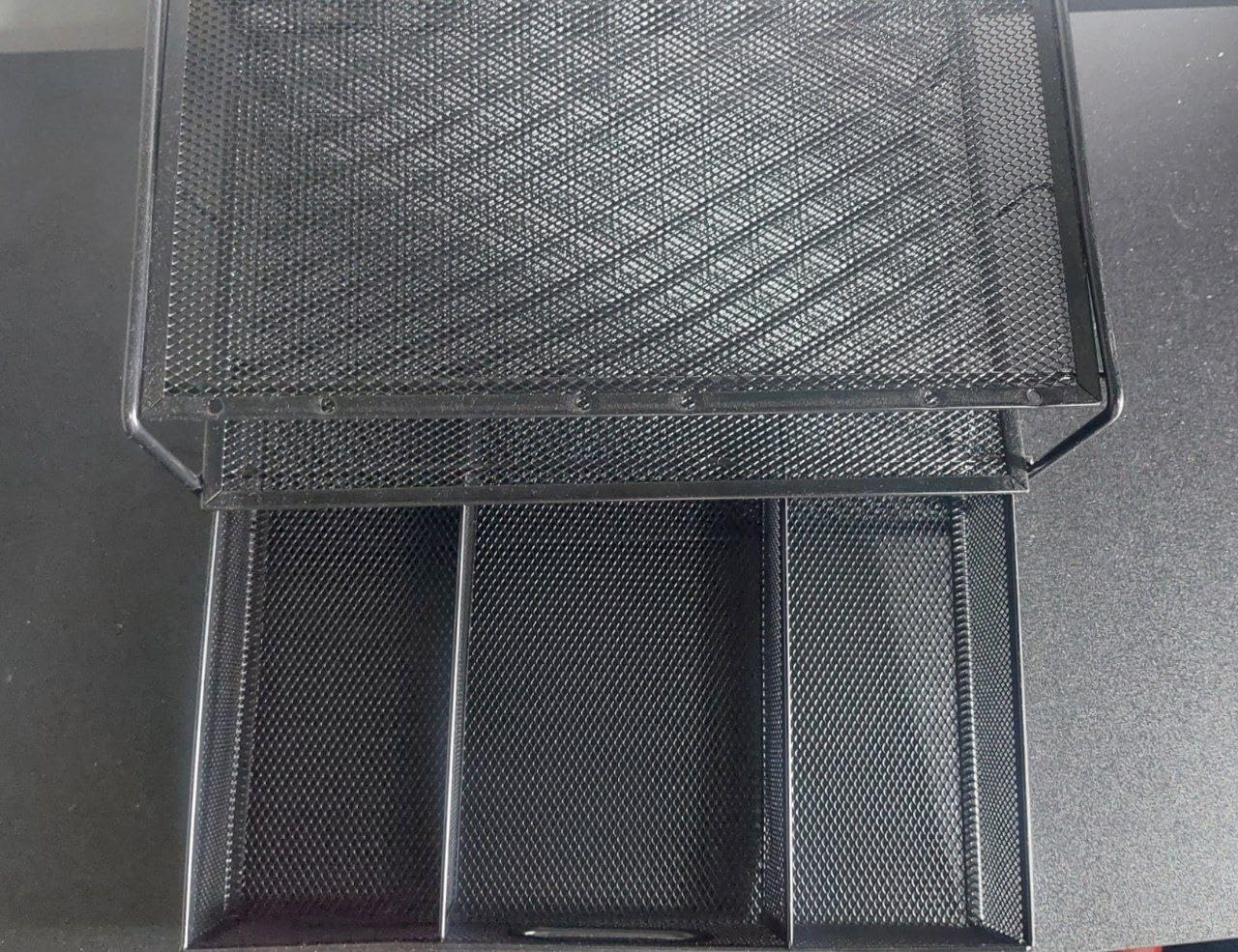 Amazon Basics Organizer Scrivania Rete Nero con Cassetto