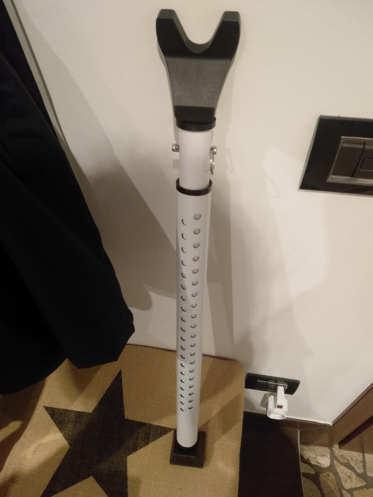 AmazonBasics Spranga Regolabile 73,6-114 cm Nera Acciaio 1 pz