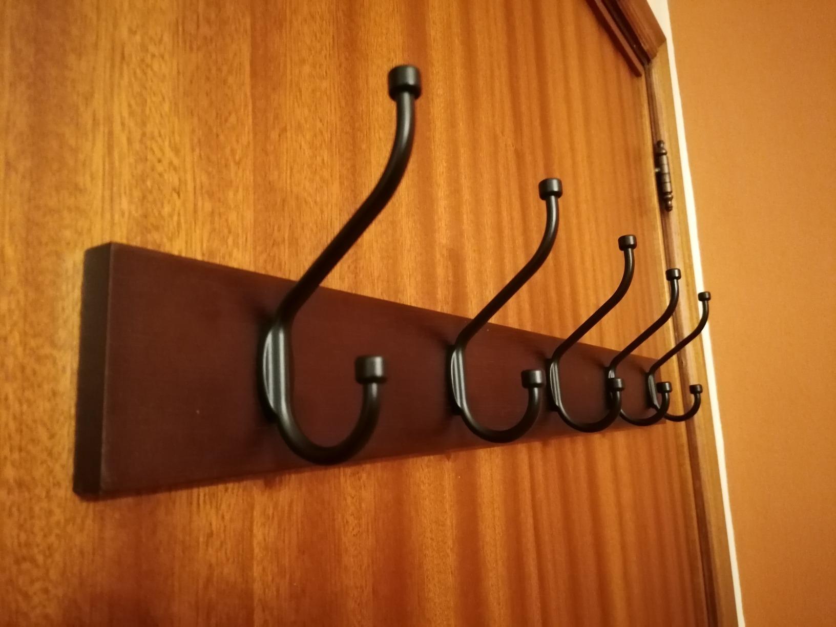 Amazon Basics Appendiabiti da Parete Legno Noce Chiaro 1 pezzo