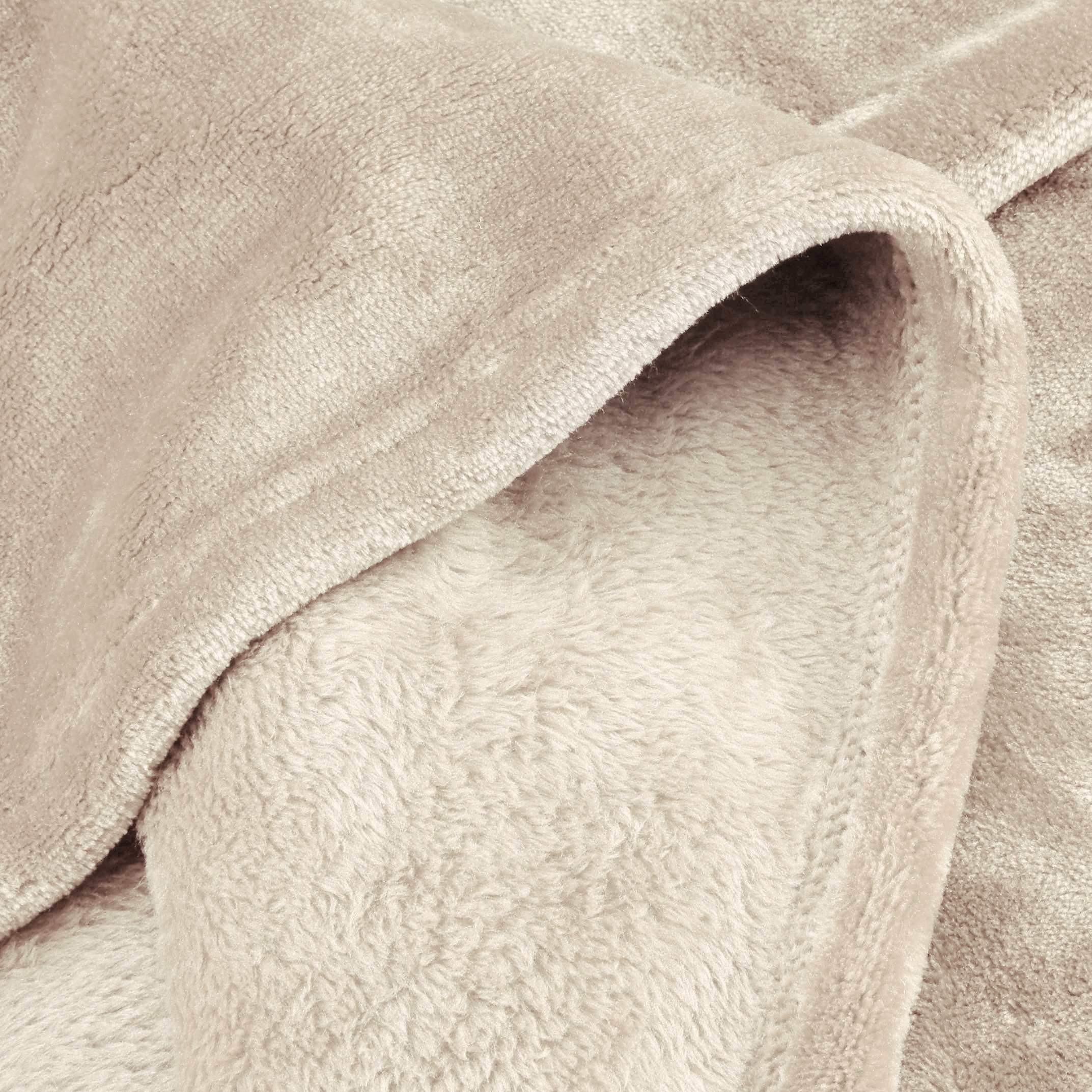 AmazonBasics copriletto velluto 168 x 229 cm sabbia
