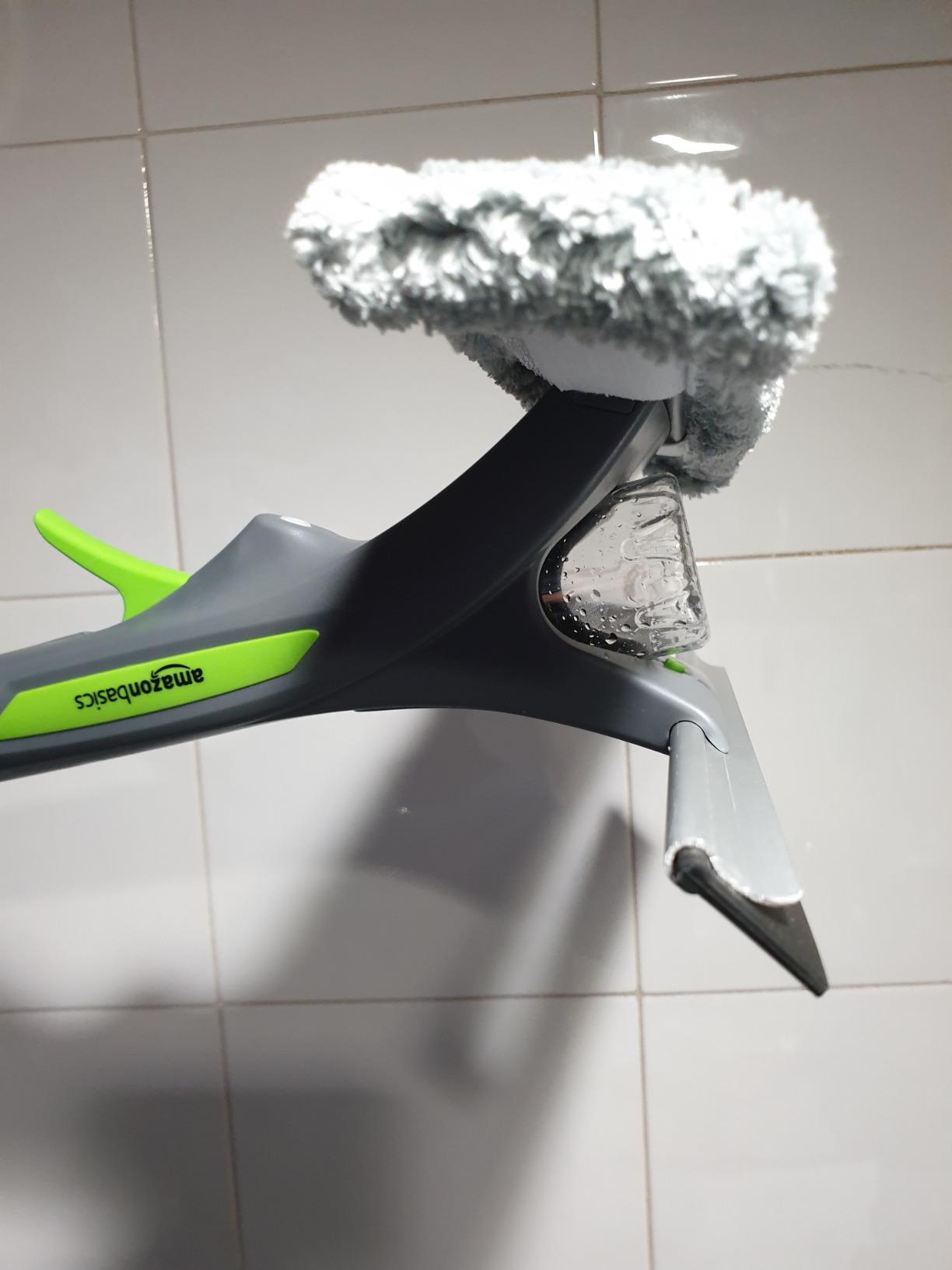AmazonBasics Tergivetro Vetri con Spray Grigio Telescopico