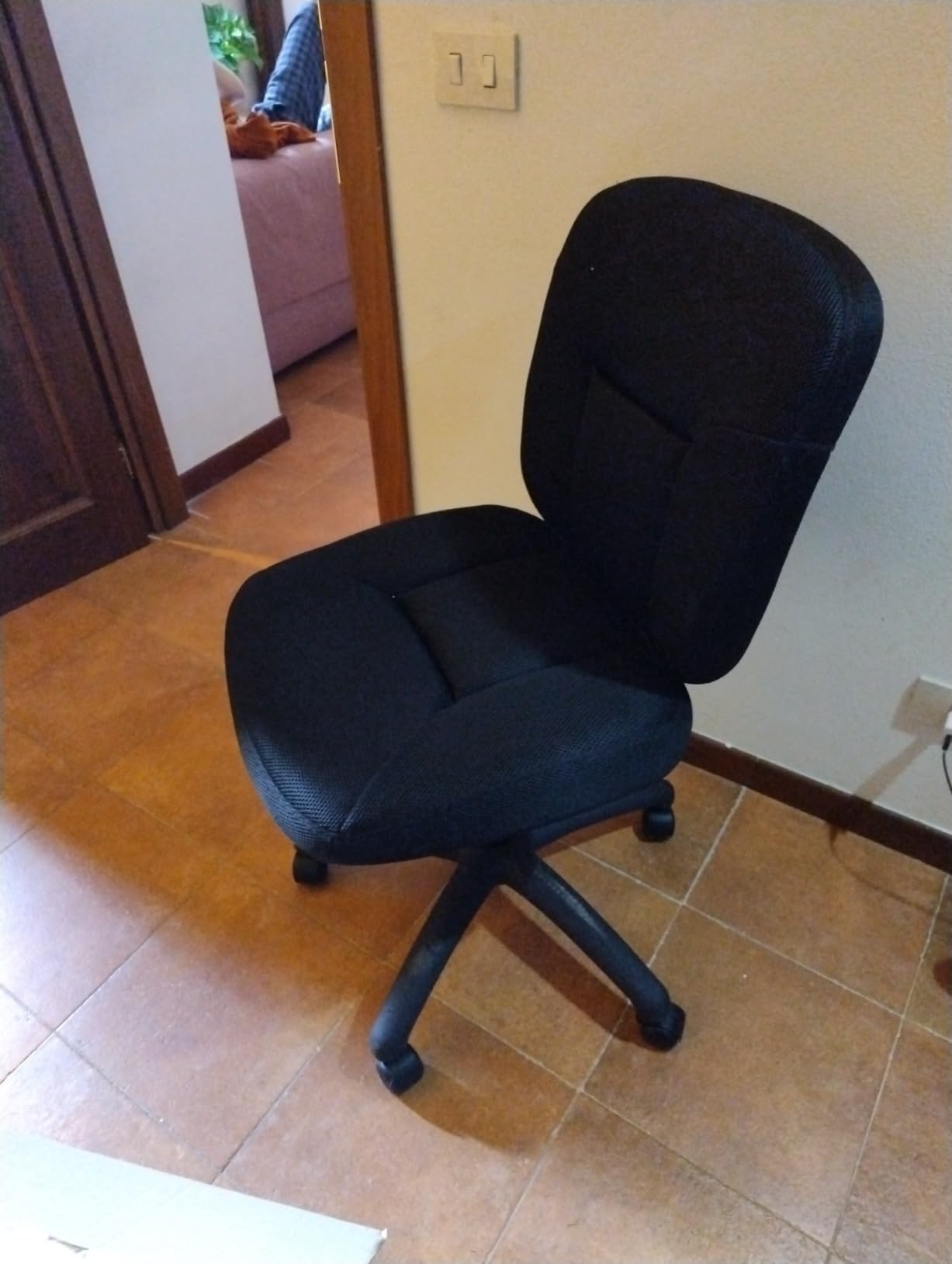 AmazonBasics Sedia Ufficio Ergonomica Nera Altezza Regolabile