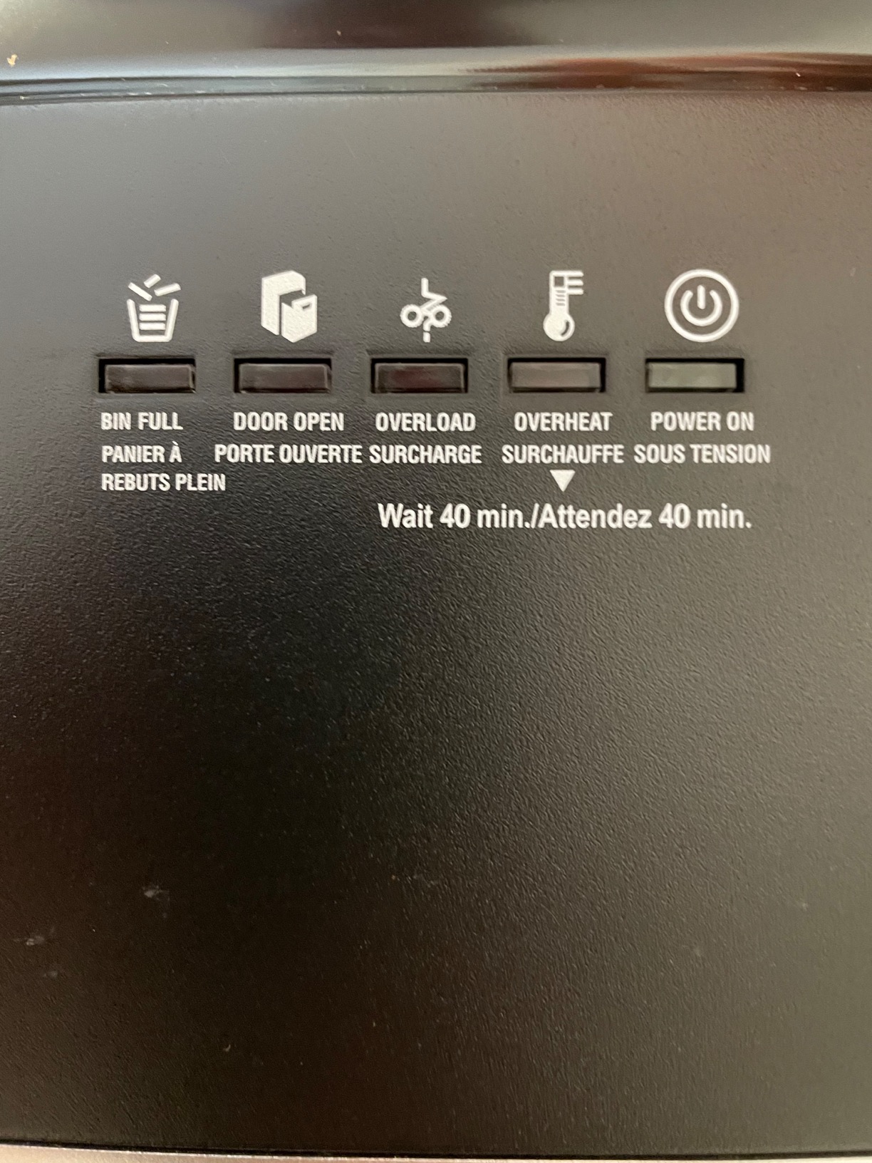 Amazon Basics Distruggidocumenti 12 fogli P4 21,5 L