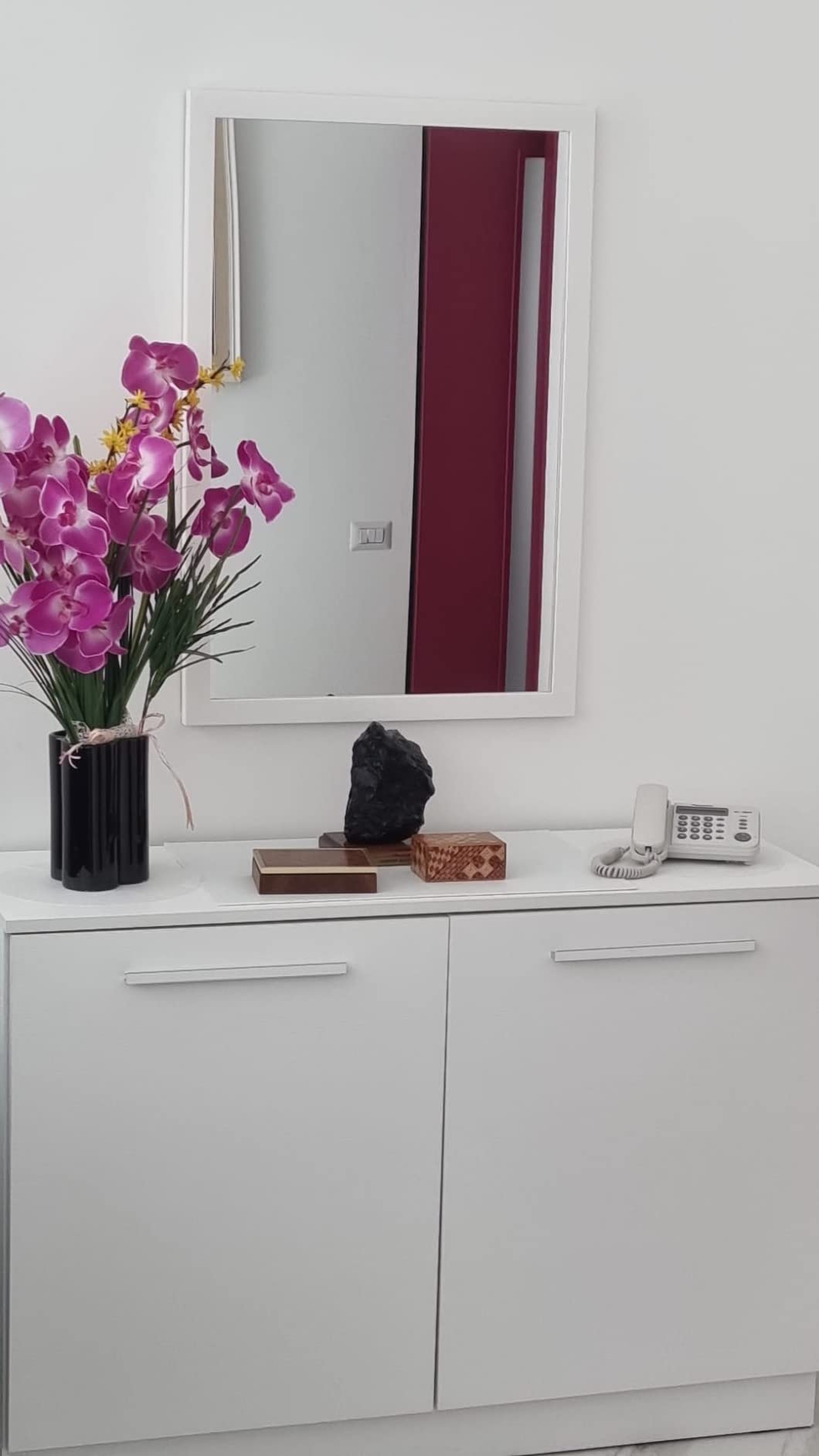 AmazonBasics Specchio da parete 61x91 cm bianco cornice standard