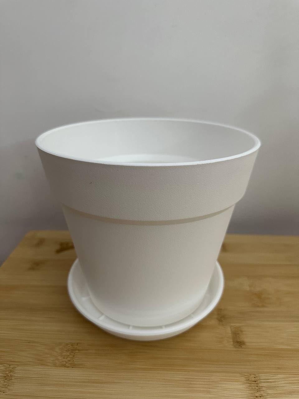 Amazon Basics Vaso per Piante Bianco 14 cm con Sottovaso