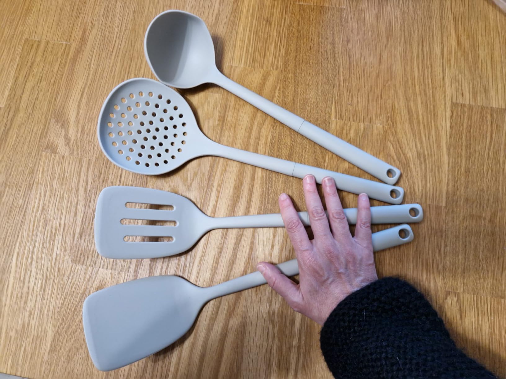 Amazon Basics mestoli cucina silicone 4 pezzi grigio lino