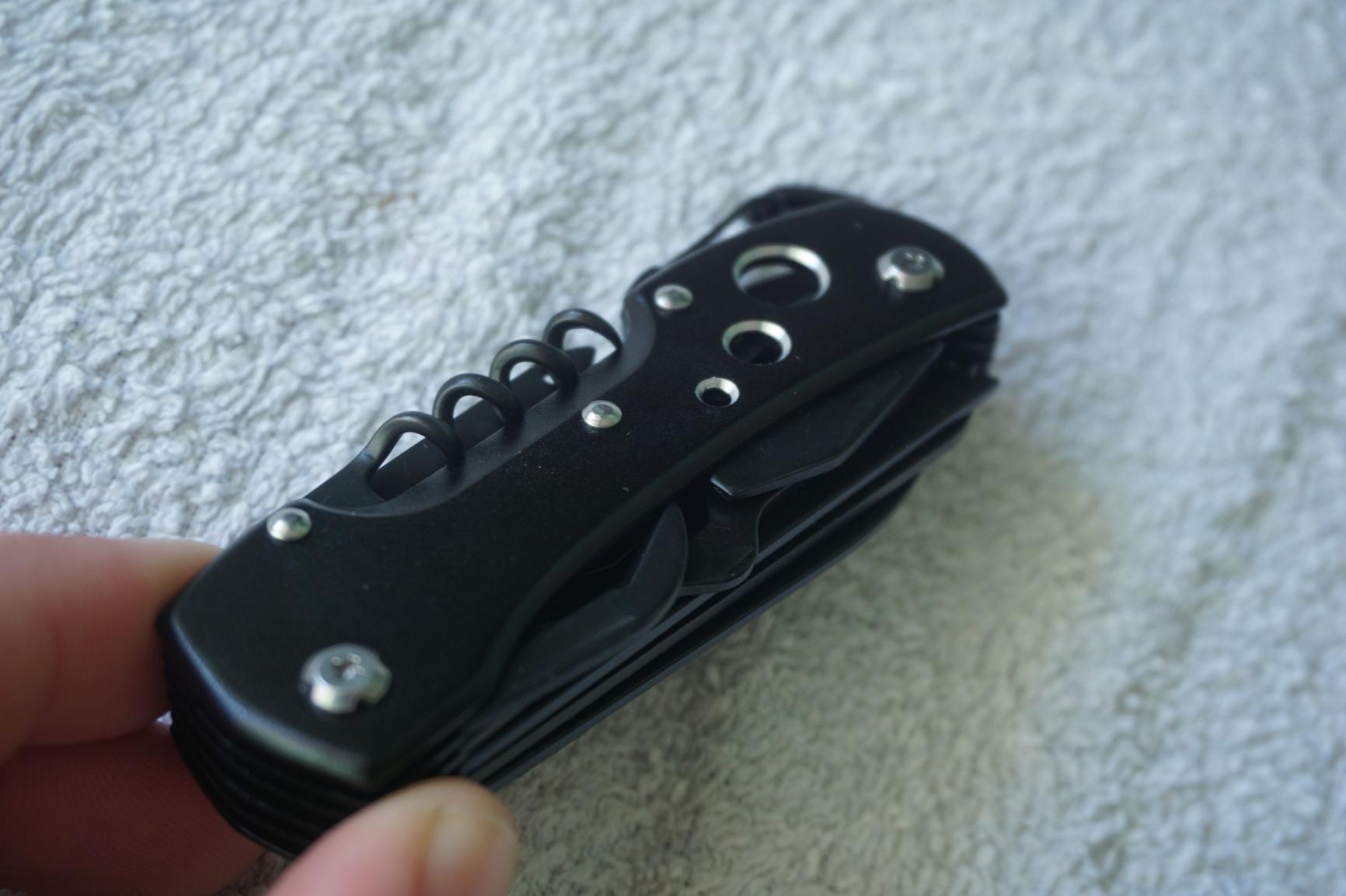 AmazonBasics 15 in 1 Coltello Multiuso Nero Acciaio Inox