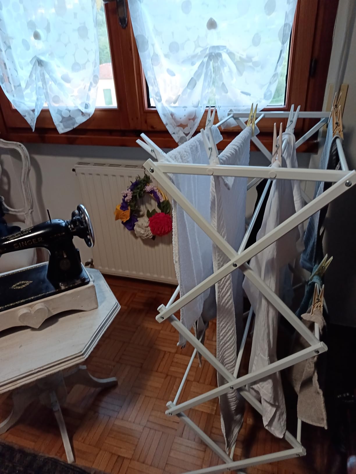 Amazon Basics Stendibiancheria Pieghevole Bianco Acciaio
