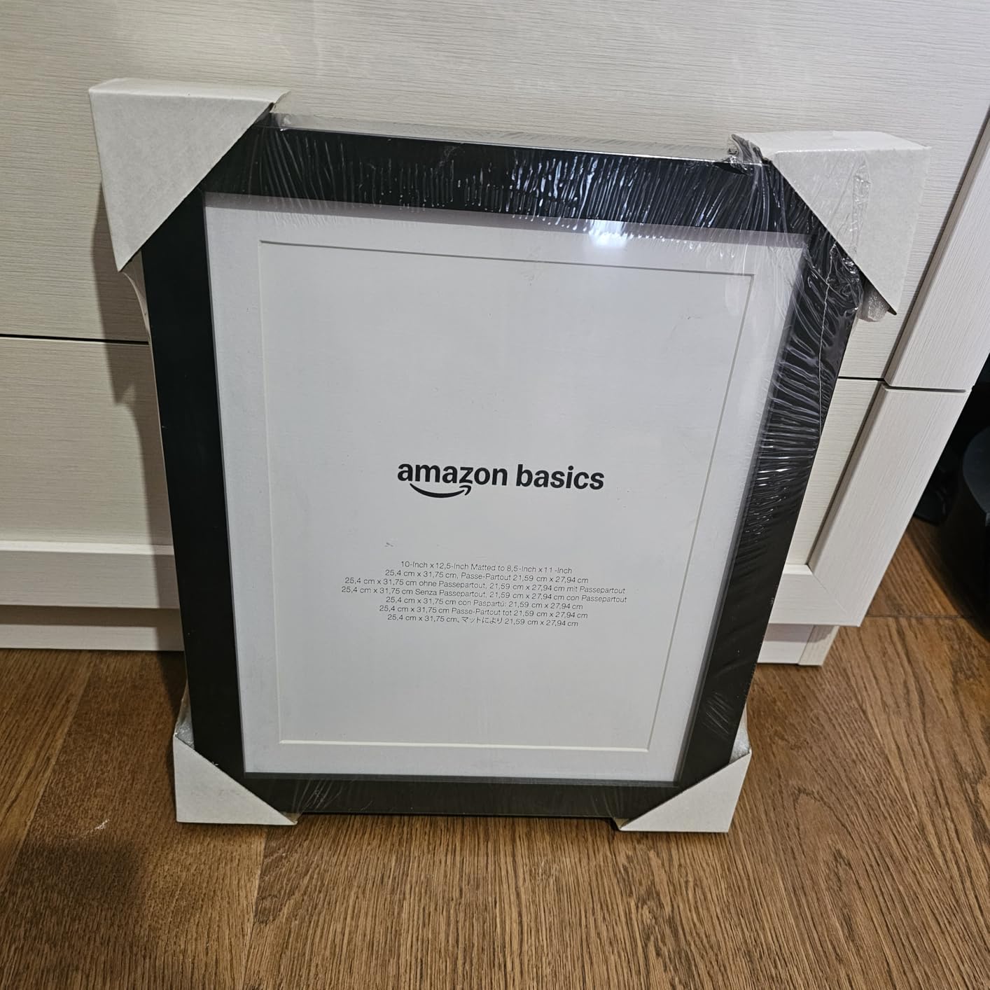 AmazonBasics Cornice in Legno Nera 25,4x31,7 cm con Passepartout