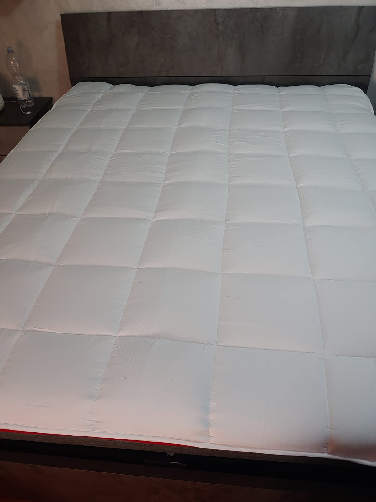 AmazonBasics Coprimaterasso 160x200 Bianco Trapuntato Morbido