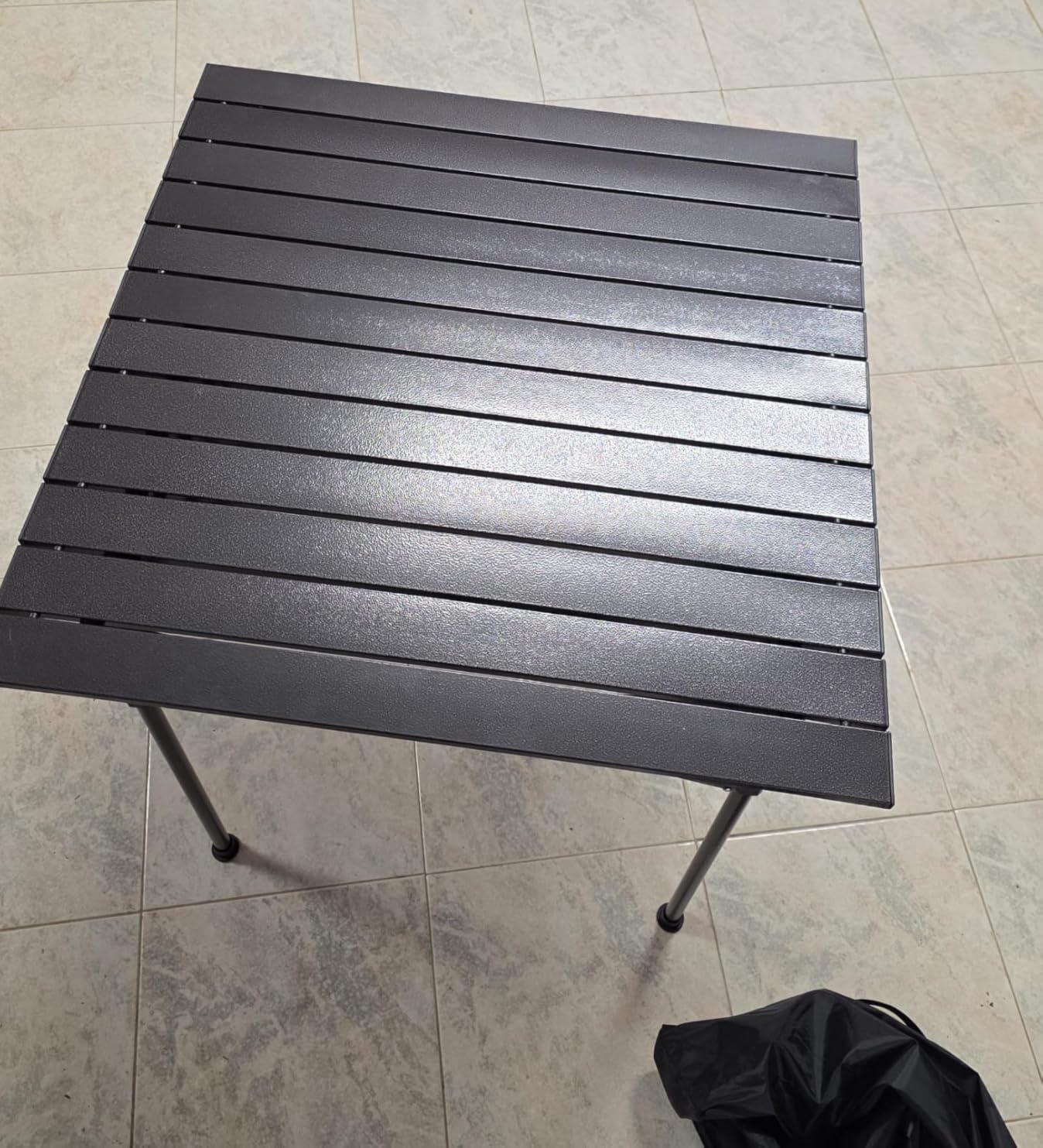 Amazon Basics Tavolo campeggio alto 70 cm nero