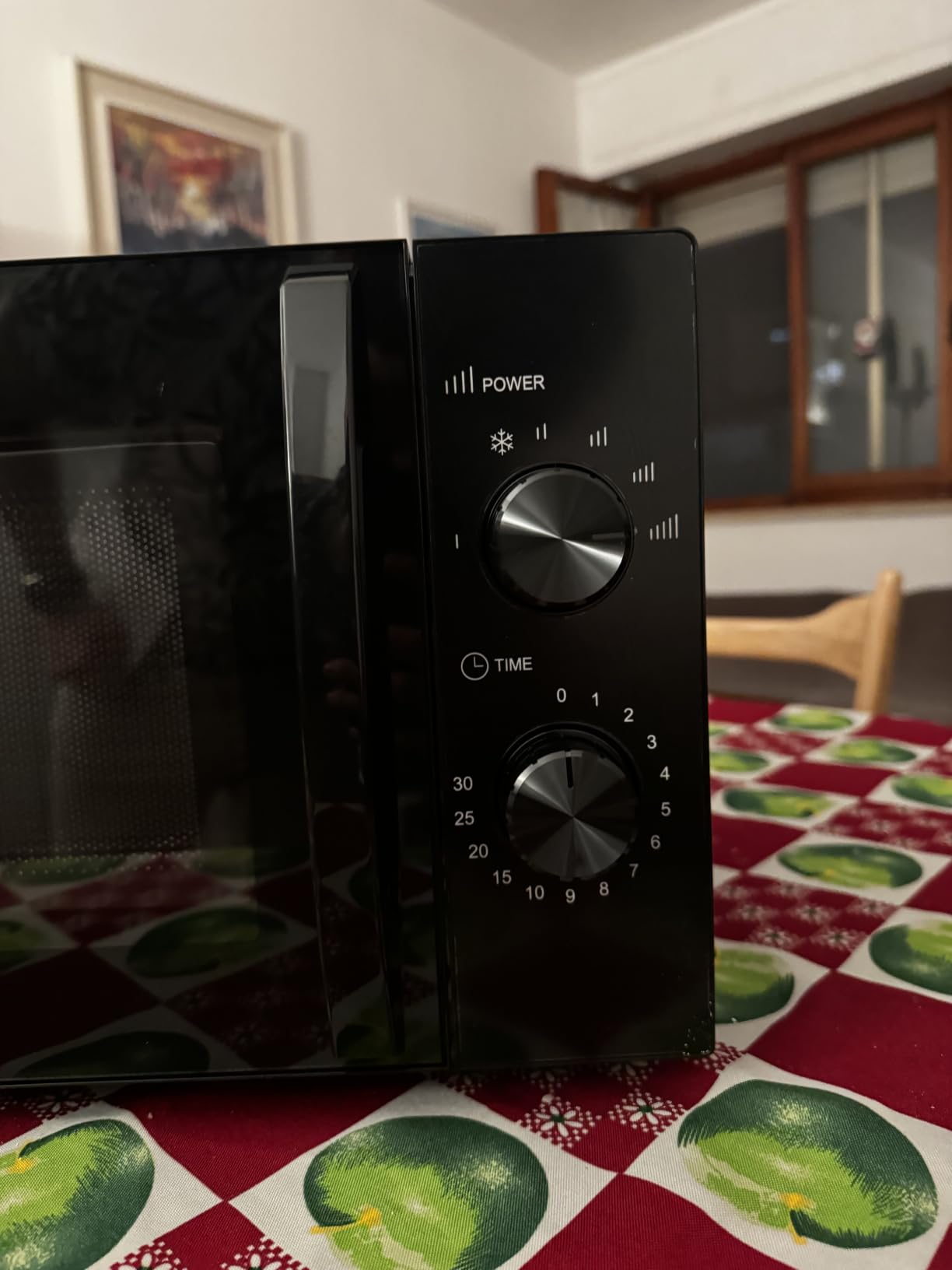 Amazon Basics Forno a Microonde 700W 20L Nero Scongelamento