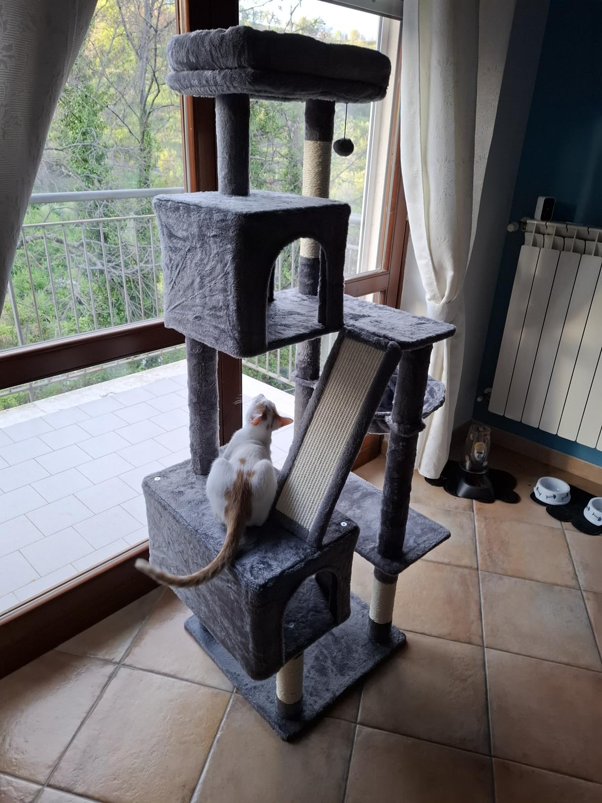 AmazonBasics Tiragraffi per Gatti Beige 117 cm 3 Piani