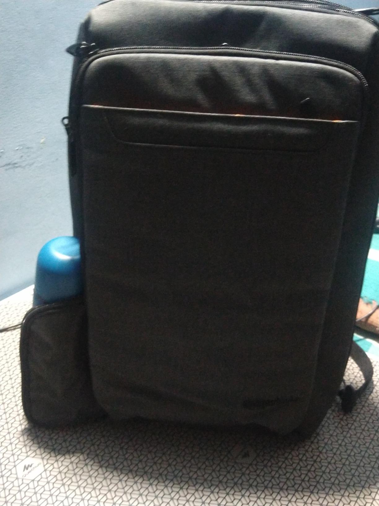Amazon Basics Zaino Viaggio Nero Compatto Porta Laptop