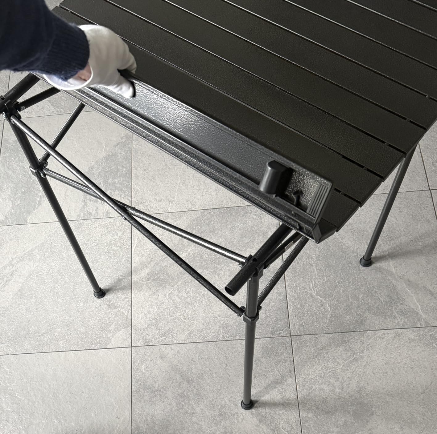 Amazon Basics Tavolo campeggio alto 70 cm nero