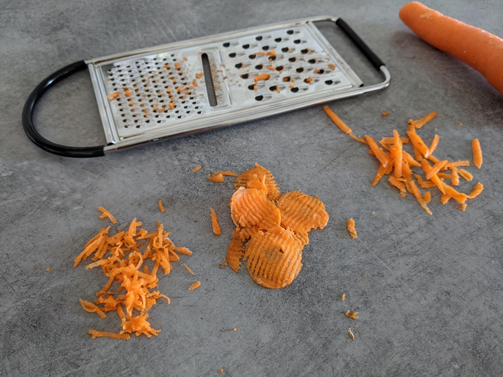 Amazon Basics grattugia formaggio 4 lati acciaio 22,9 cm nero