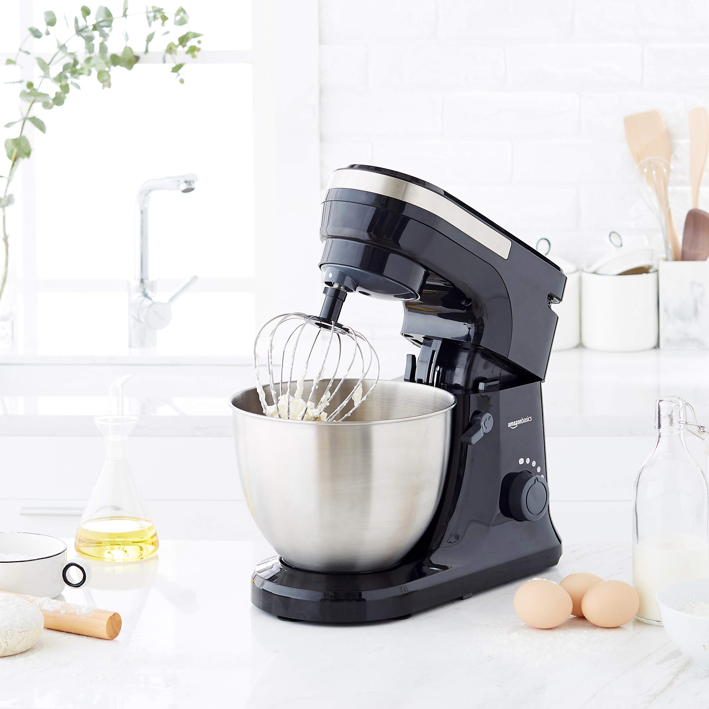 AmazonBasics Planetaria 800W 4,5 Litri con Frusta e Gancio