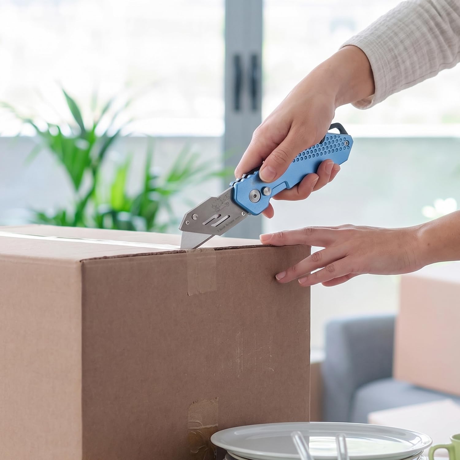 Amazon Basics Taglierino Pieghevole Alluminio con Custodia