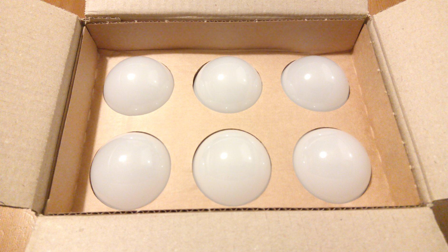 Amazon Basics Lampadine LED E27 10,5W luce calda 6 pz 1055lm