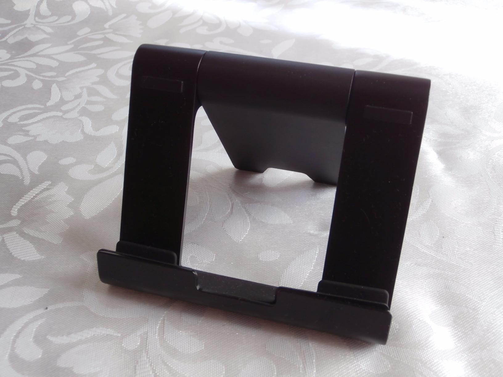 AmazonBasics Supporto tablet 4-10 pollici inclinabile nero