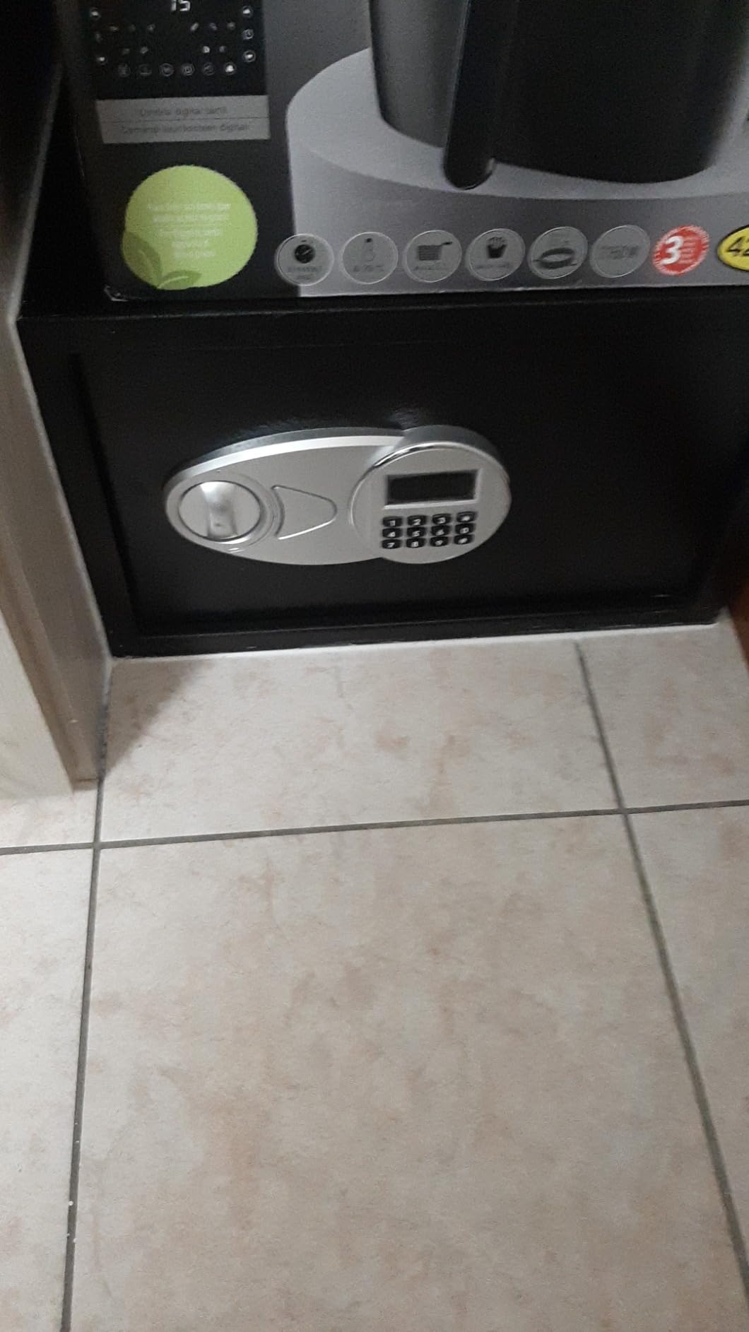 AmazonBasics Cassaforte Acciaio 34 L Nera Digitale