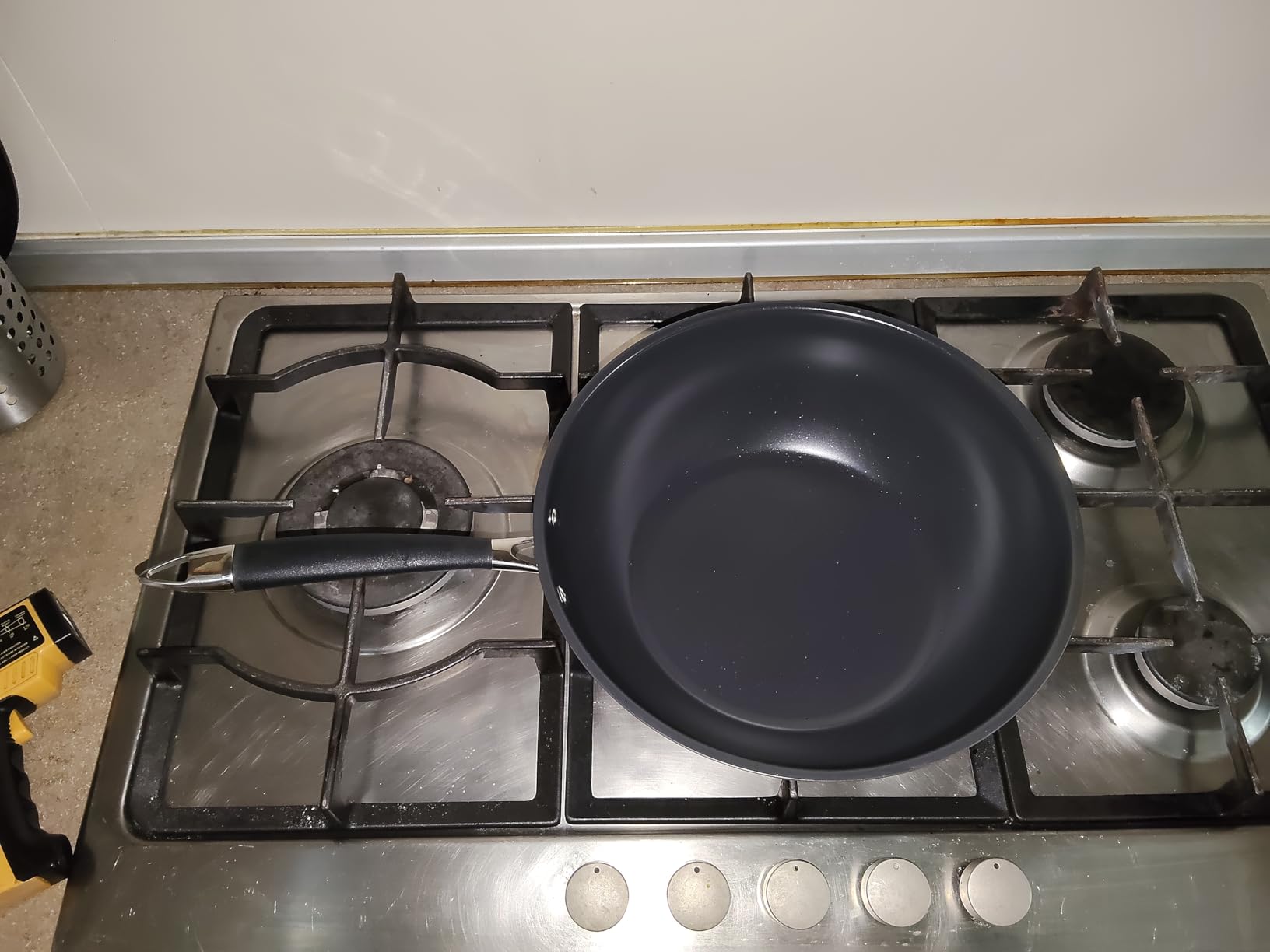 Amazon Basics Padella Wok Ceramica Antiaderente 28 cm