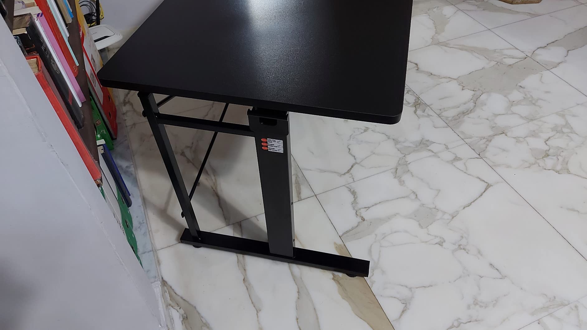 Amazon Basics Scrivania Gaming Regolabile in Altezza Nera 120x55 cm