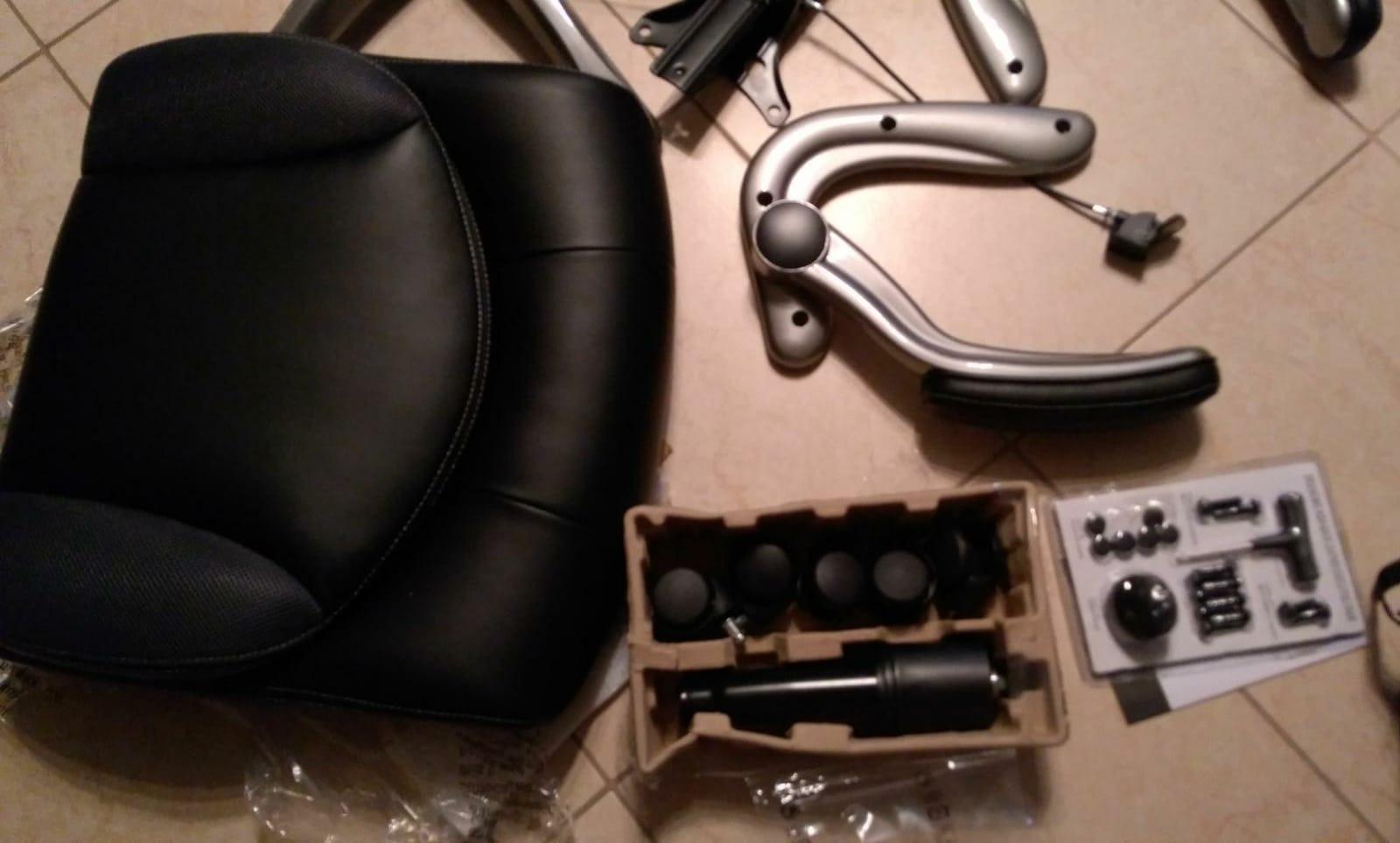 AmazonBasics Sedia da Ufficio in Pelle Nera Schienale Alto