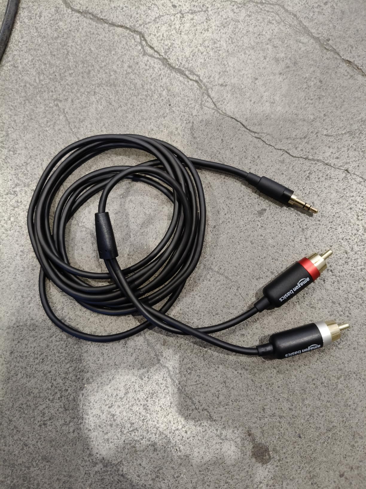 Amazon Basics Cavo Audio Aux 3,5-RCA 2,4 m Nero Placcato Oro