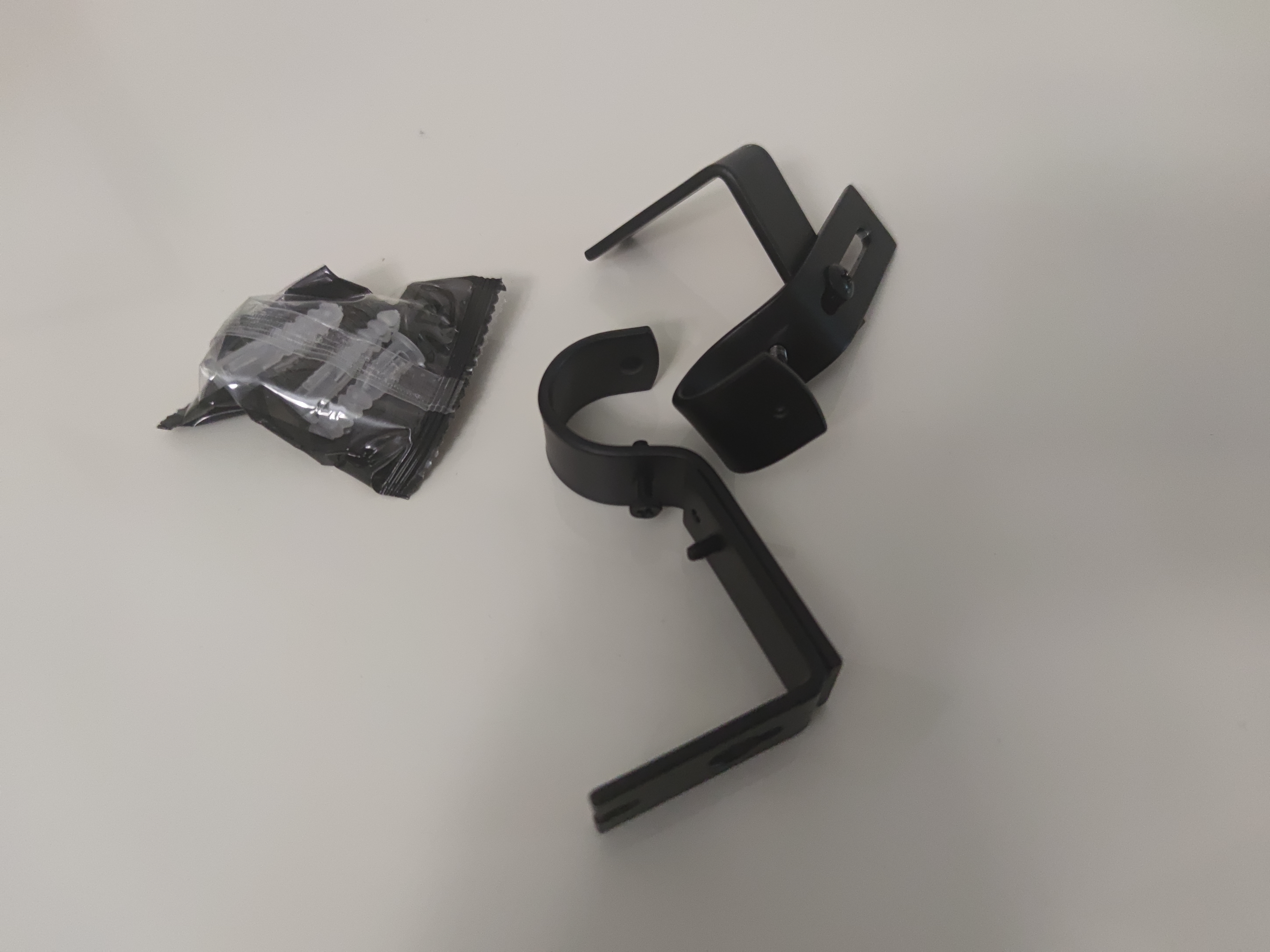 Amazon Basics Supporti Bastone Tenda Regolabili Set da 2 Neri Acciaio