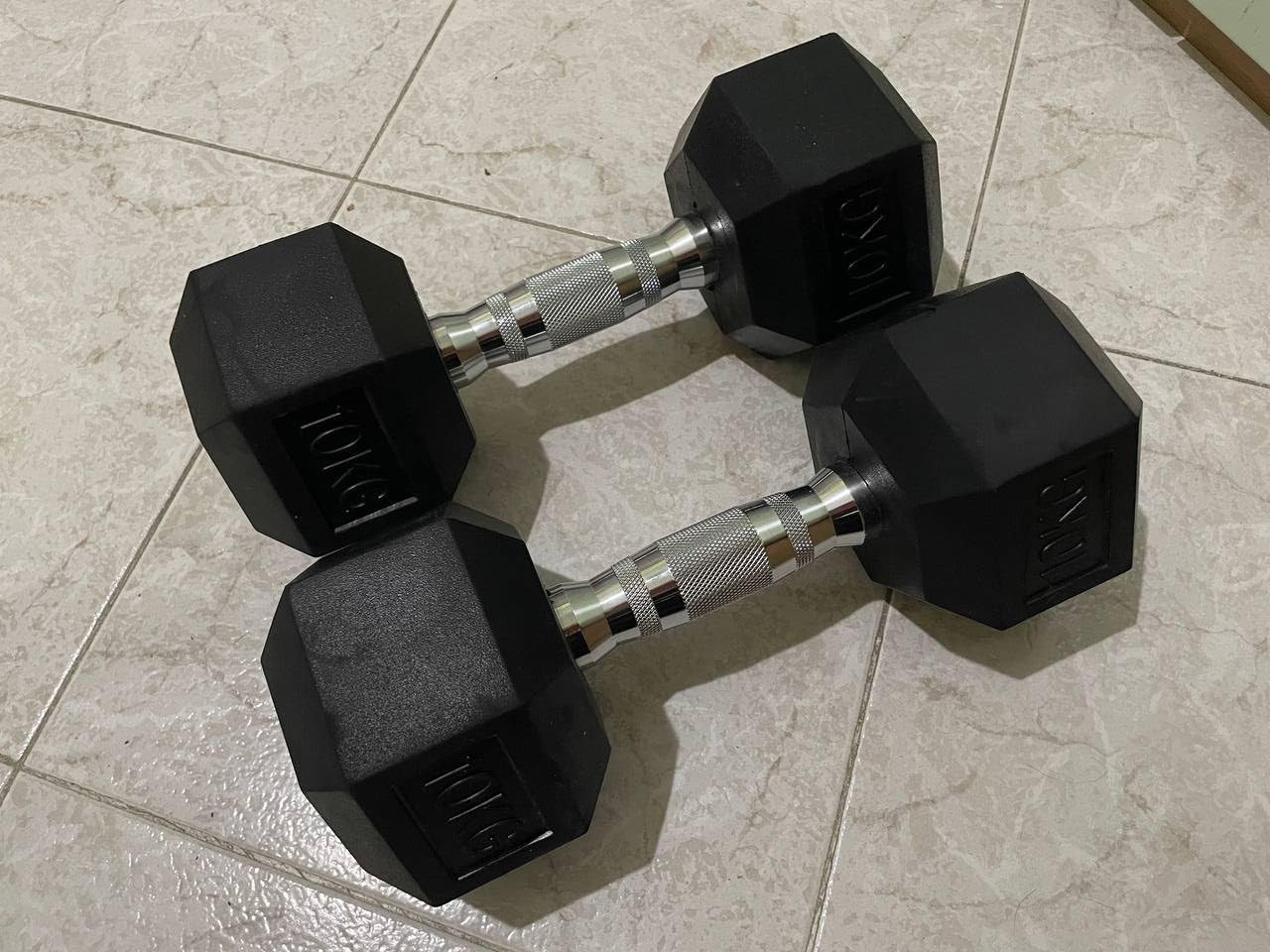 Amazon Basics set 2 manubri esagonali gomma 6 kg antiscivolo