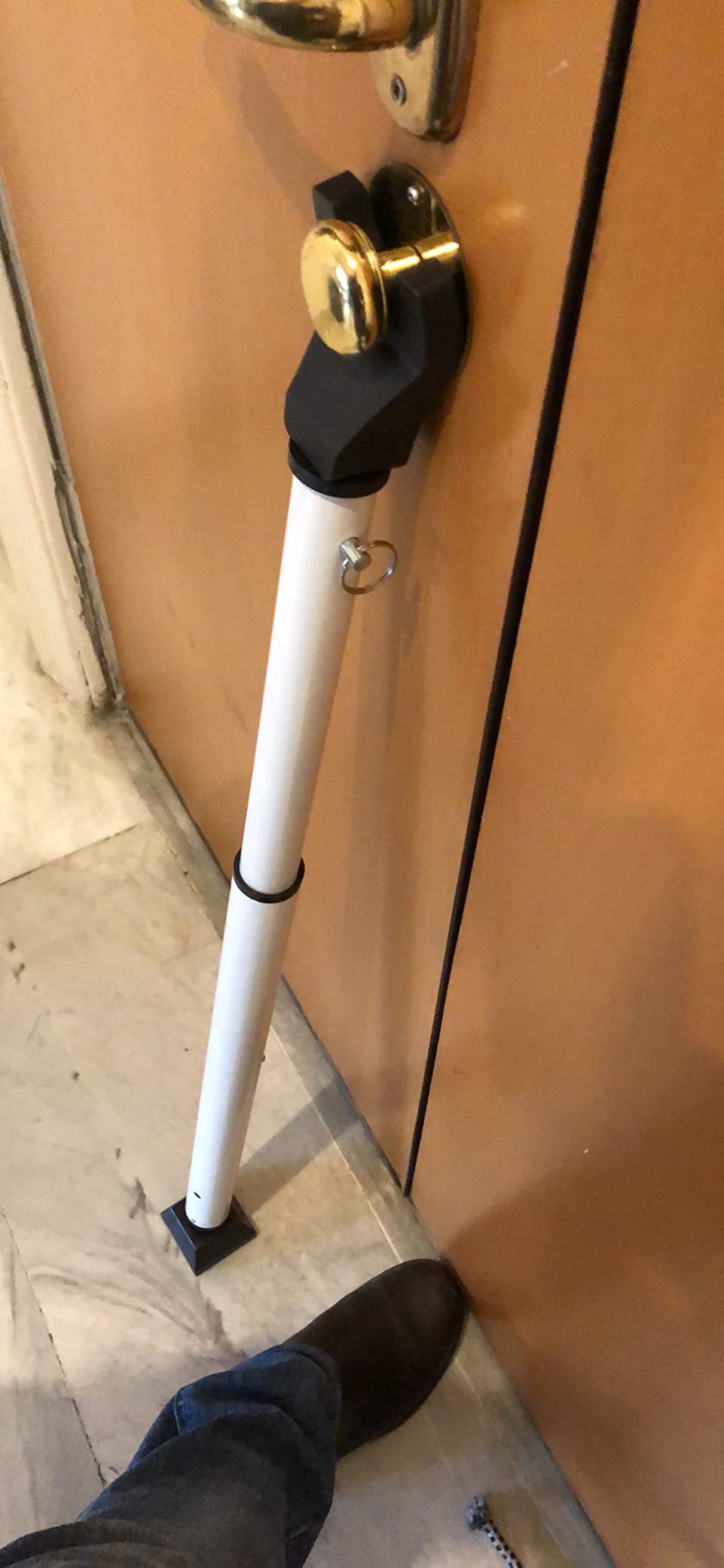 AmazonBasics Spranga Regolabile 73,6-114 cm Nera Acciaio 1 pz