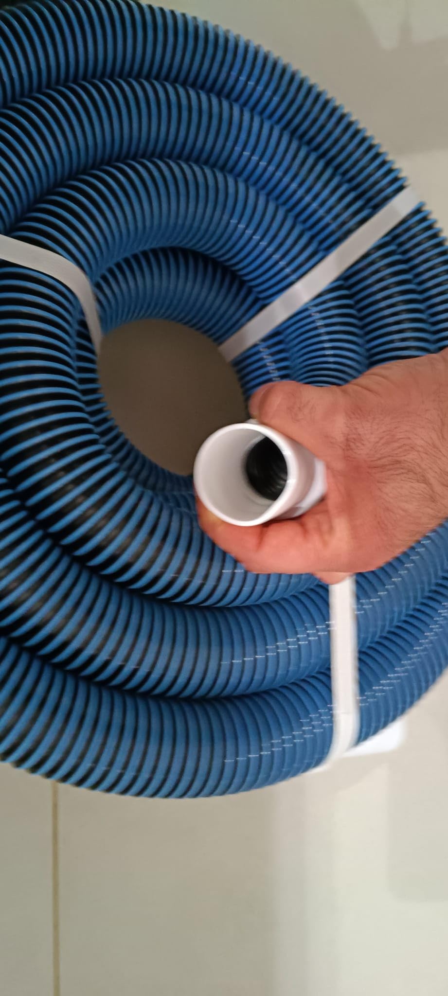 Amazon Basics Tubo Piscina 9,1 m Blu Antischiacciamento
