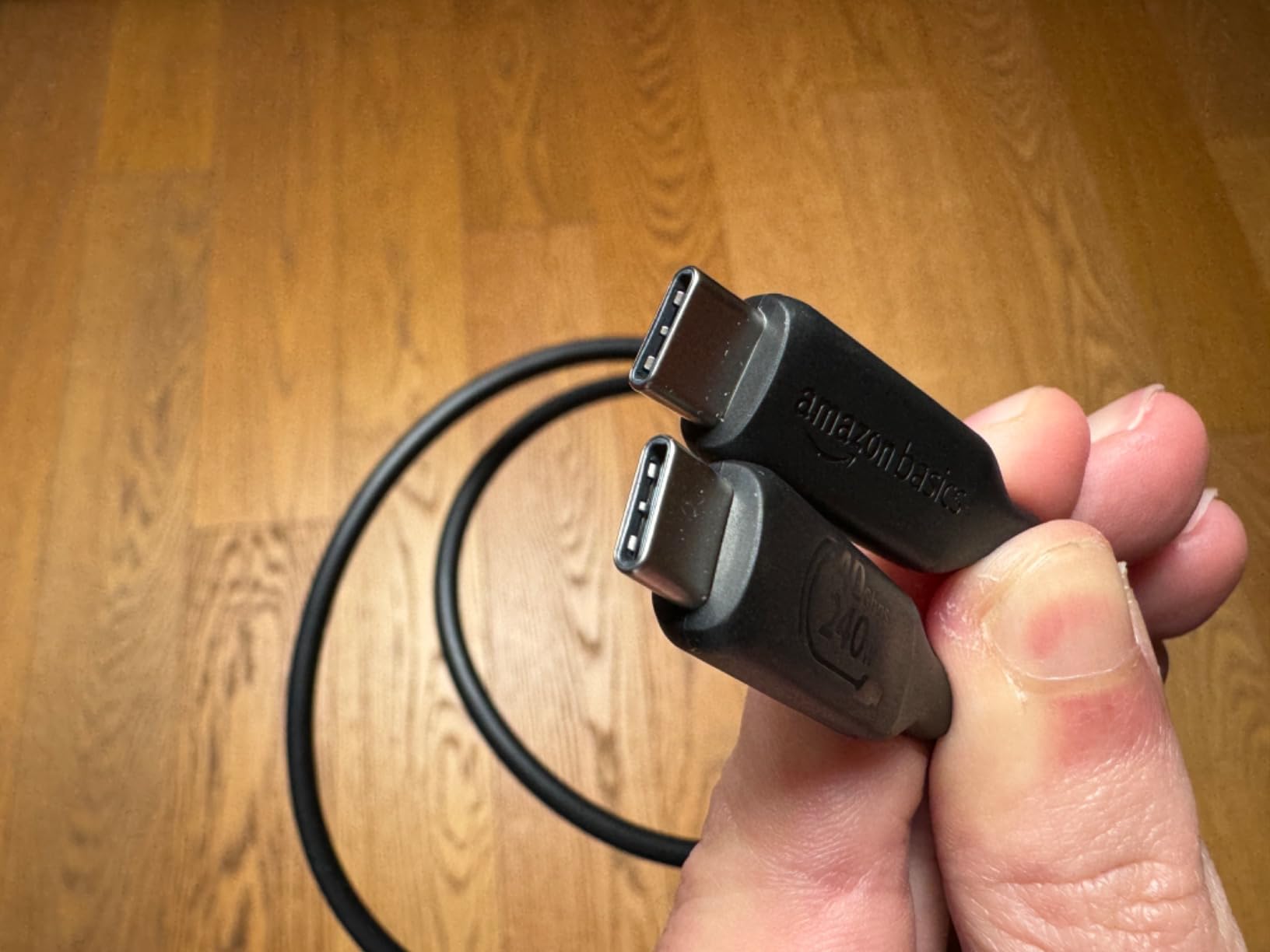 AmazonBasics Cavo USB4 USB-C 1 m 240W 40Gbps 8K Nero