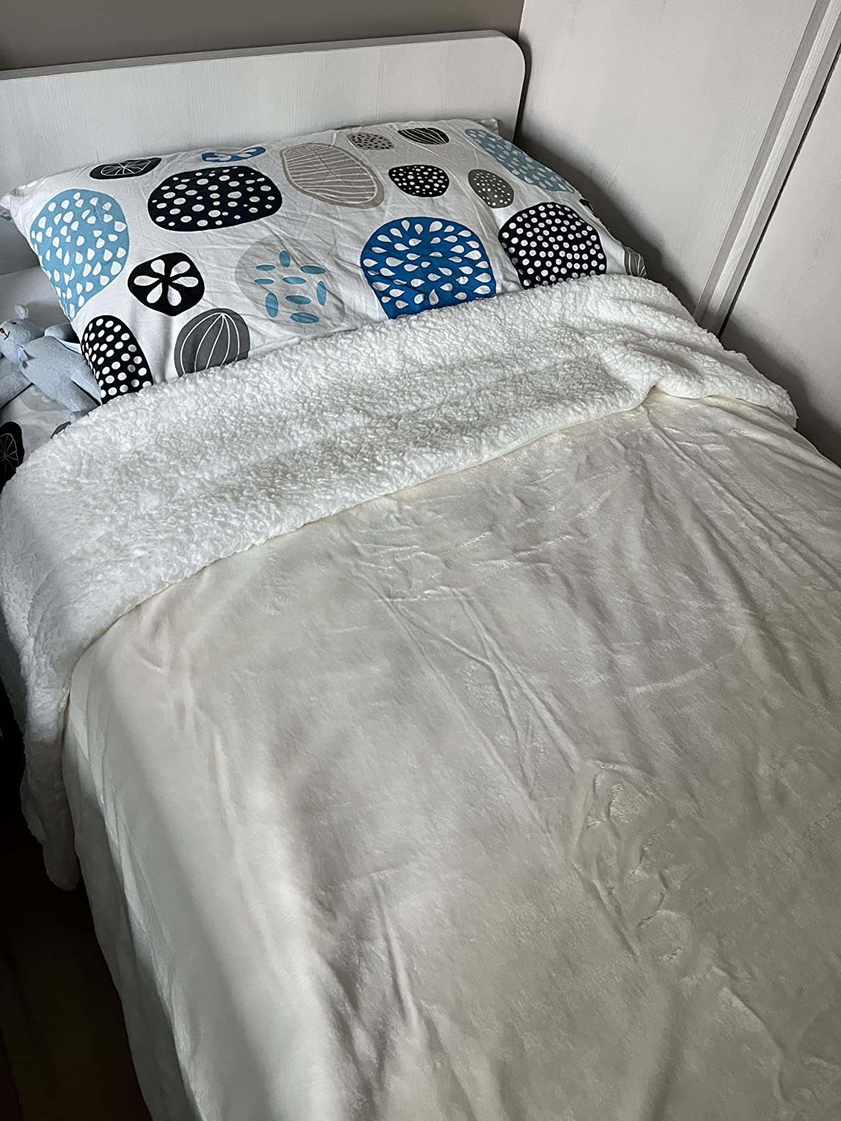 Amazon Basics Coperta Micro-Mink Sherpa 150x200cm Panna