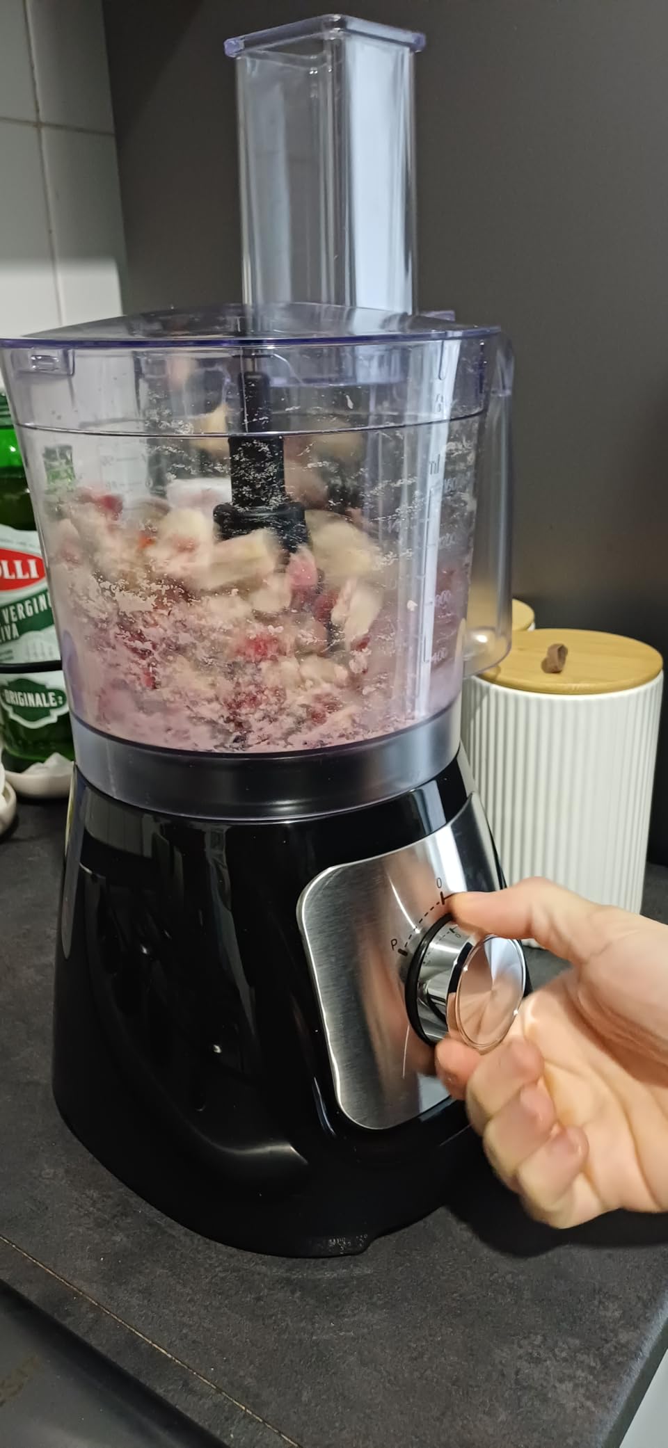 Amazon Basics Robot Cucina 800W Nero 2,4 L con Frullatore