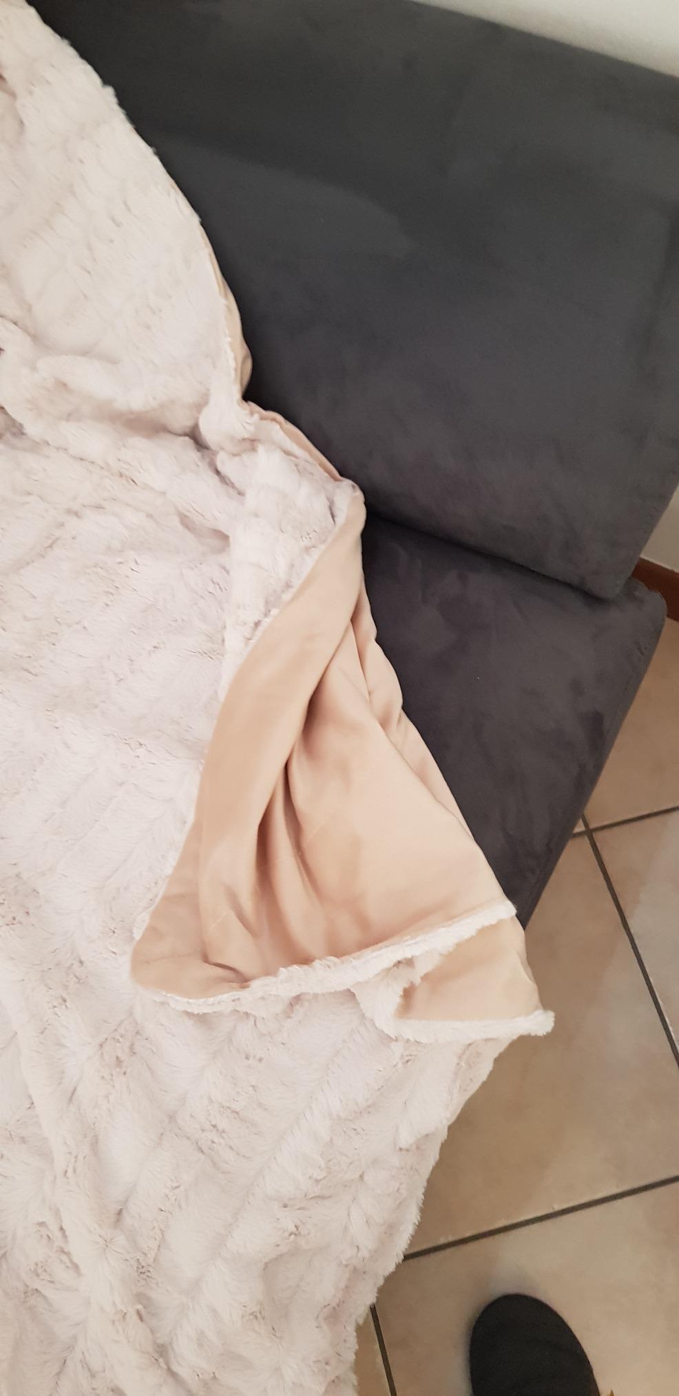 AmazonBasics copriletto finta pelliccia grigio 150x200