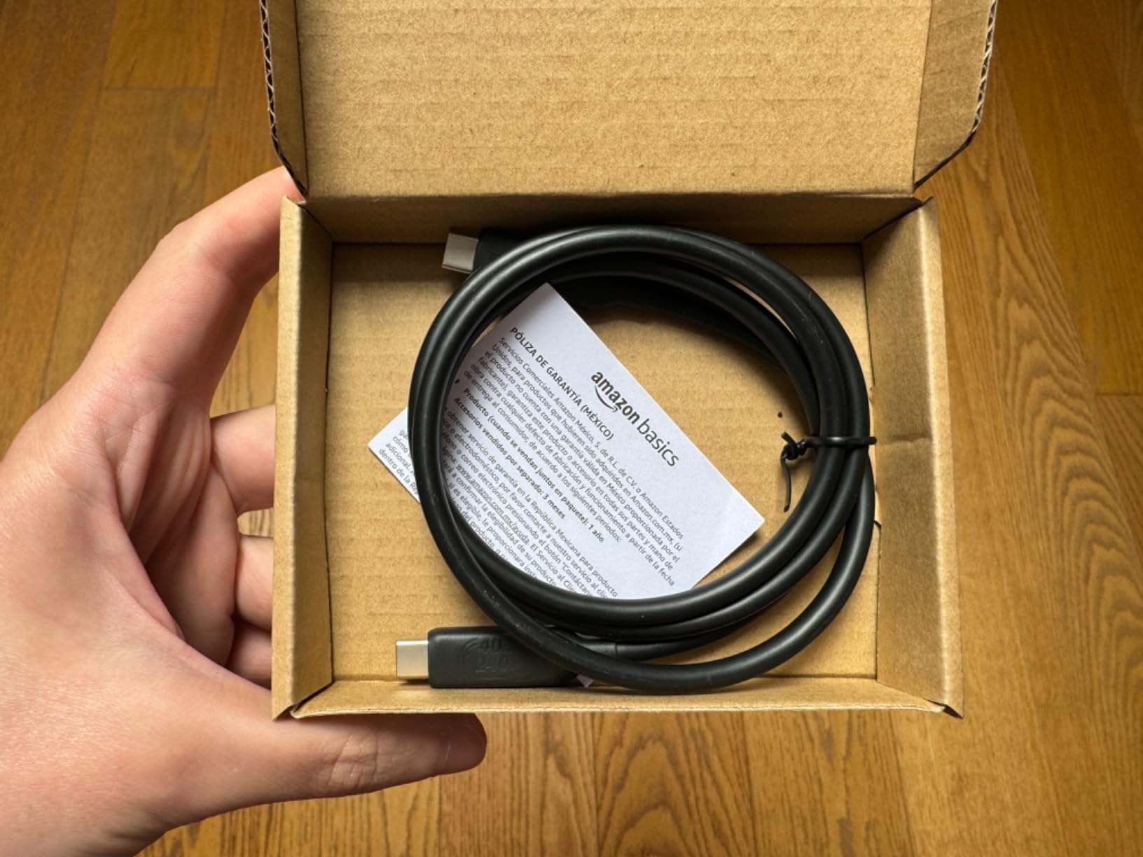 AmazonBasics Cavo USB4 USB-C 1 m 240W 40Gbps 8K Nero