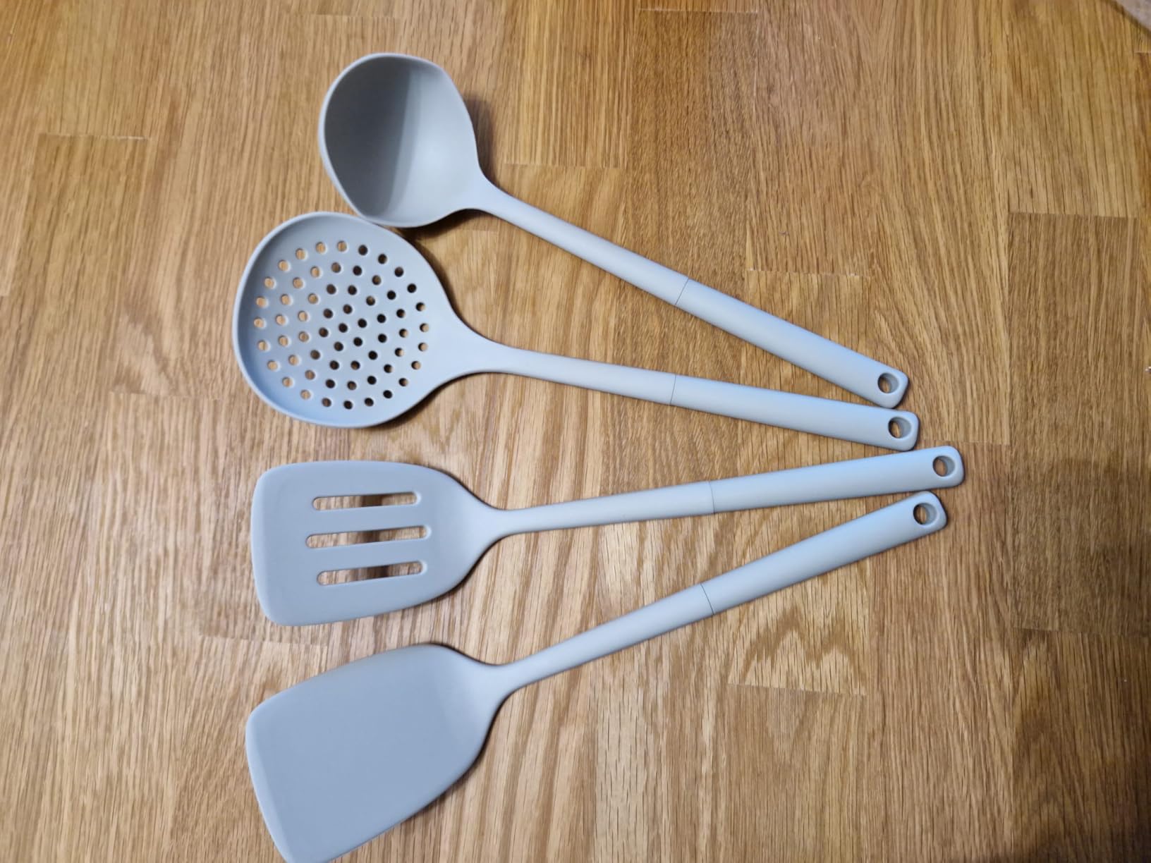 Amazon Basics mestoli cucina silicone 4 pezzi grigio lino