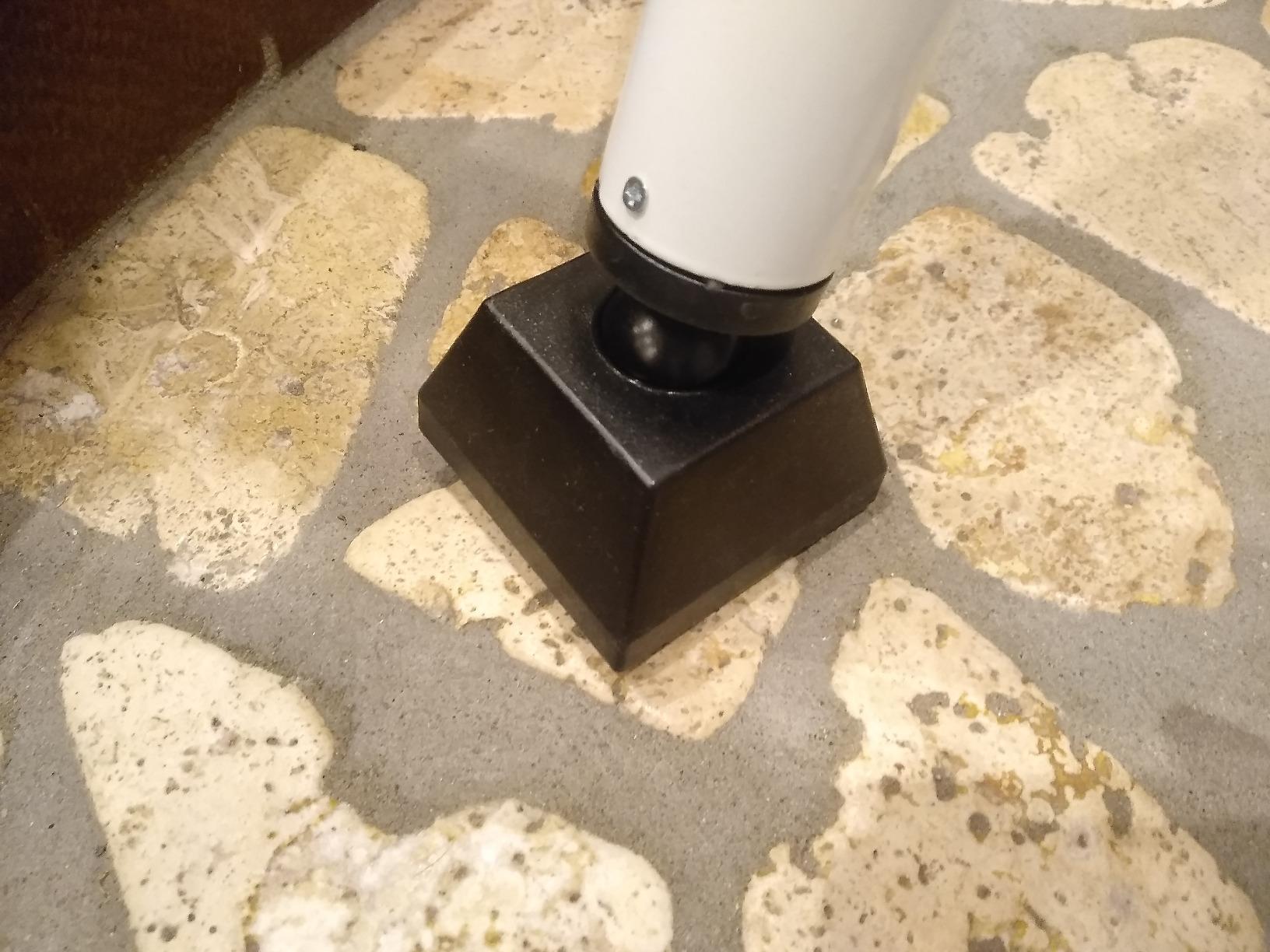AmazonBasics Spranga Regolabile 73,6-114 cm Nera Acciaio 1 pz