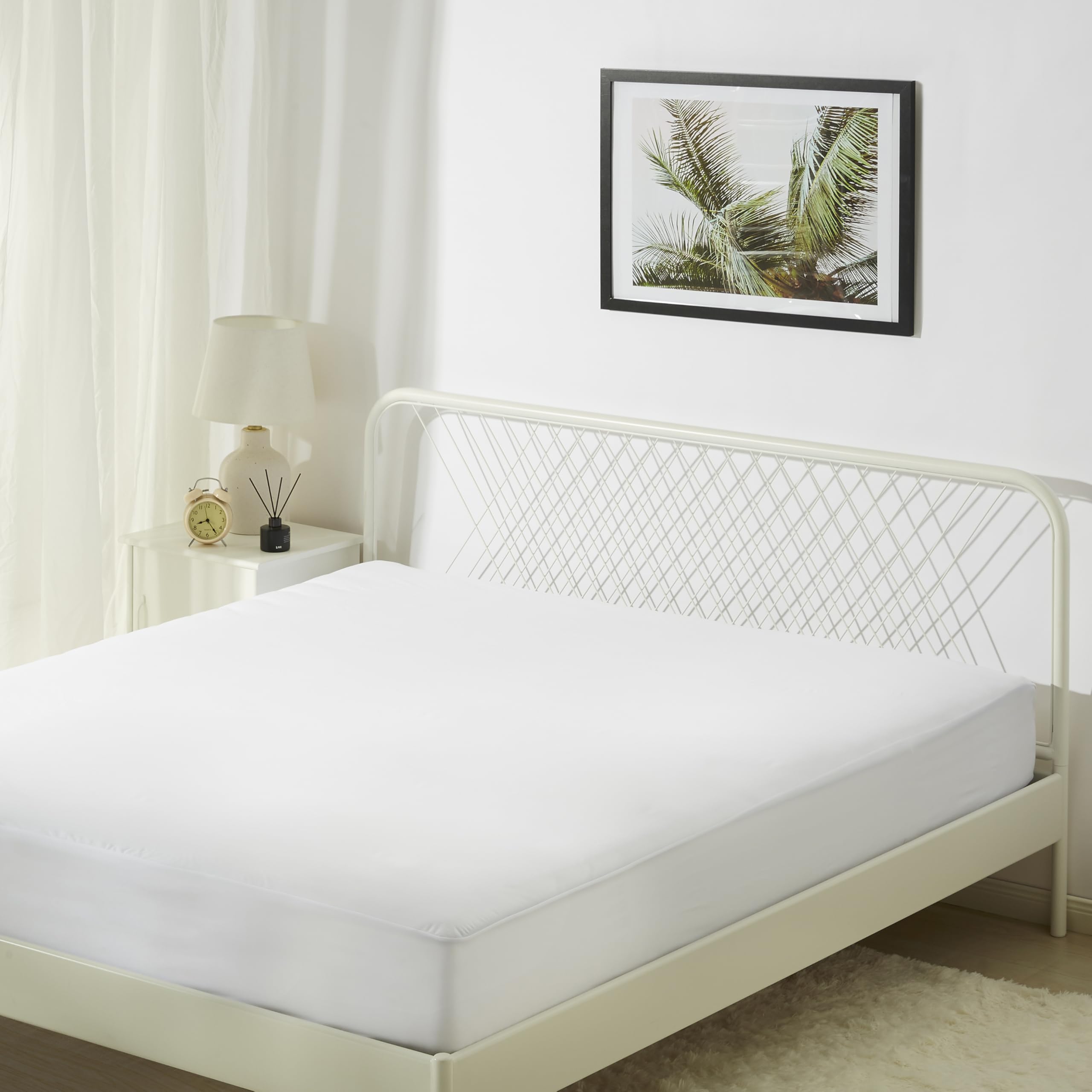 Amazon Basics Coprimaterasso con Cerniera 180x200x30cm Bianco