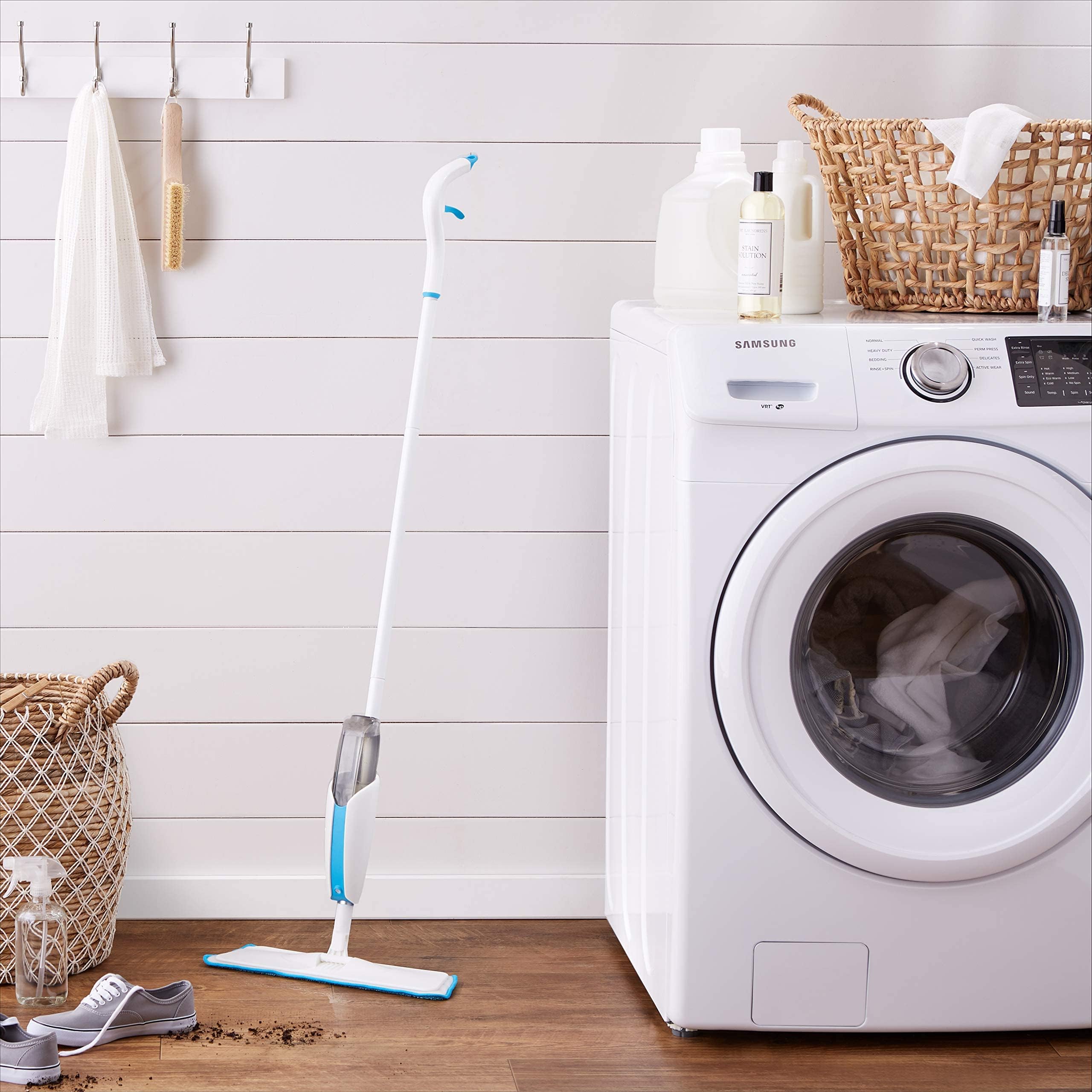 Amazon Basics Mocio Spray Blu con Panno in Microfibra