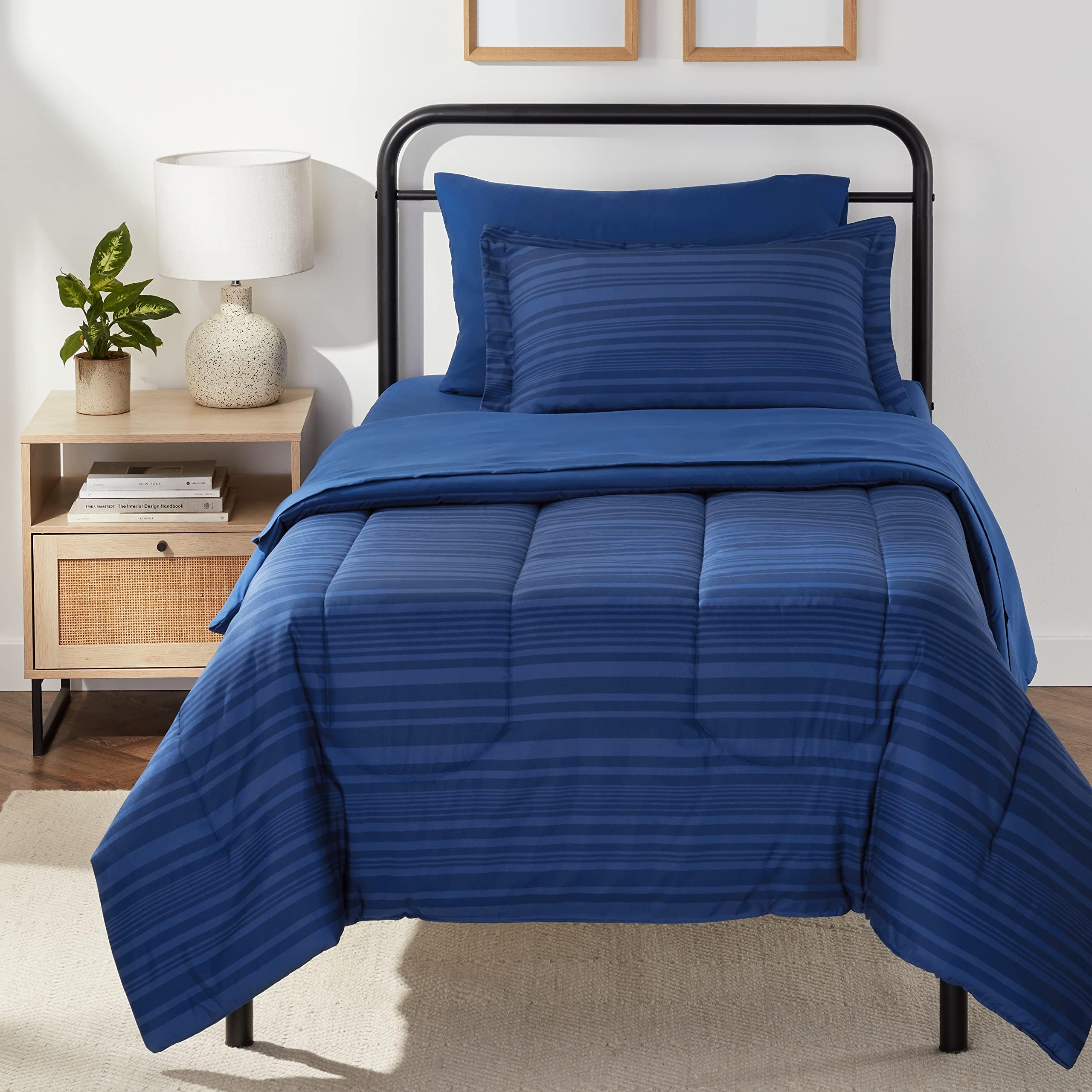 AmazonBasics Set Letto 5 Pezzi Piazza e Mezza Righe Blu Microfibra