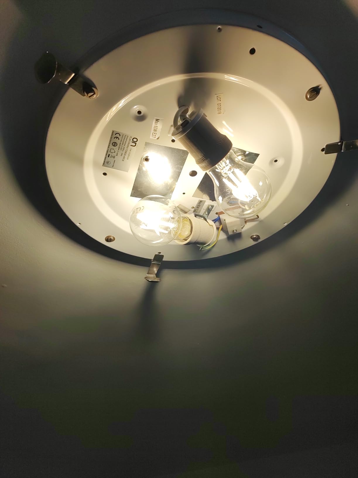 Amazon Basics Lampadine LED E27 7W 6 pezzi luce calda