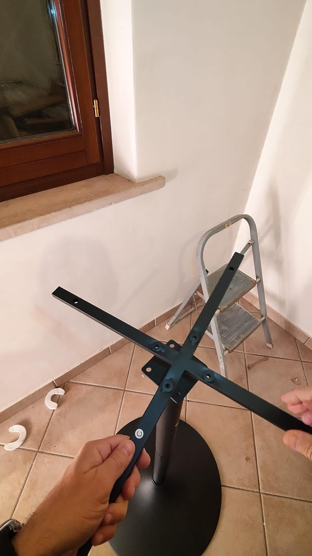 Amazon Basics tavolo bar rotondo nero 60 cm alto