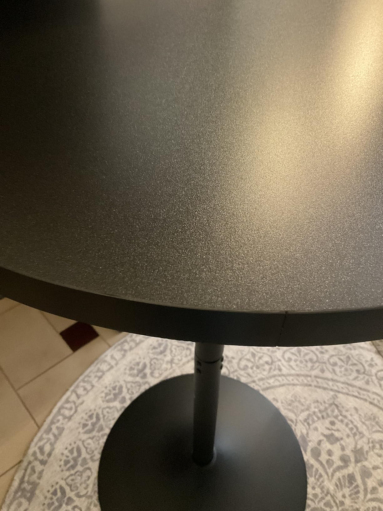 Amazon Basics tavolo bar rotondo nero 60 cm alto