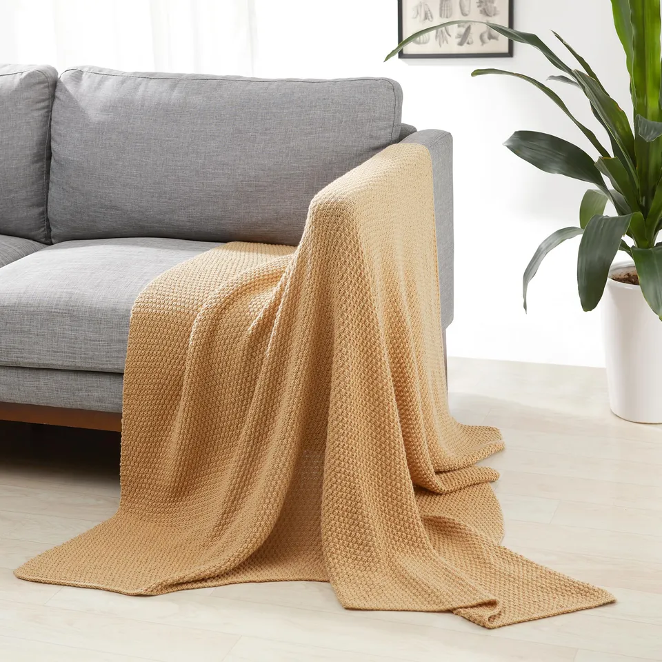 Amazon Basics Copriletto Maglia 127x152 Coperta Sabbia