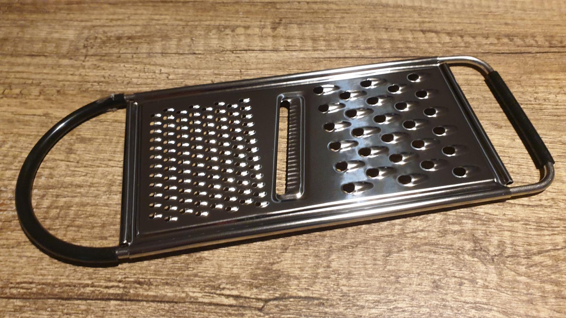 Amazon Basics grattugia formaggio 4 lati acciaio 22,9 cm nero