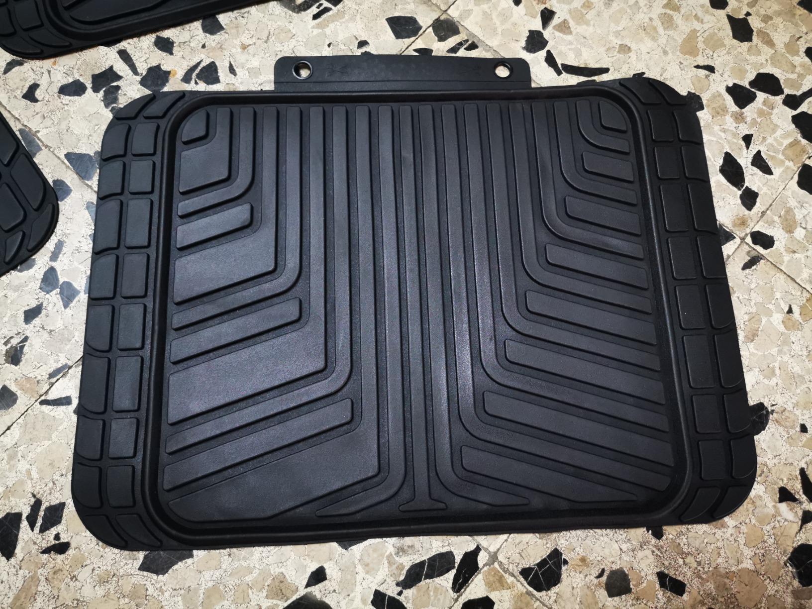 Amazon Basics Tappetini Auto in Gomma Neri 4 Pezzi universali